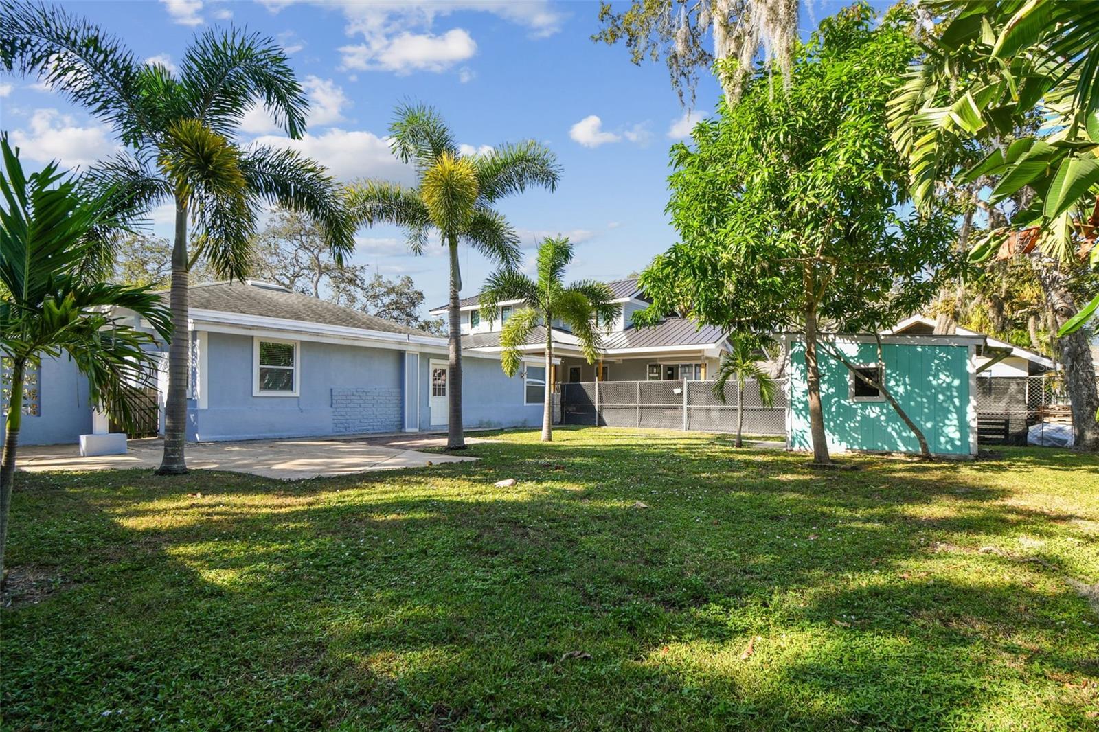 Listing photo id 50 for 735 2nd Street N