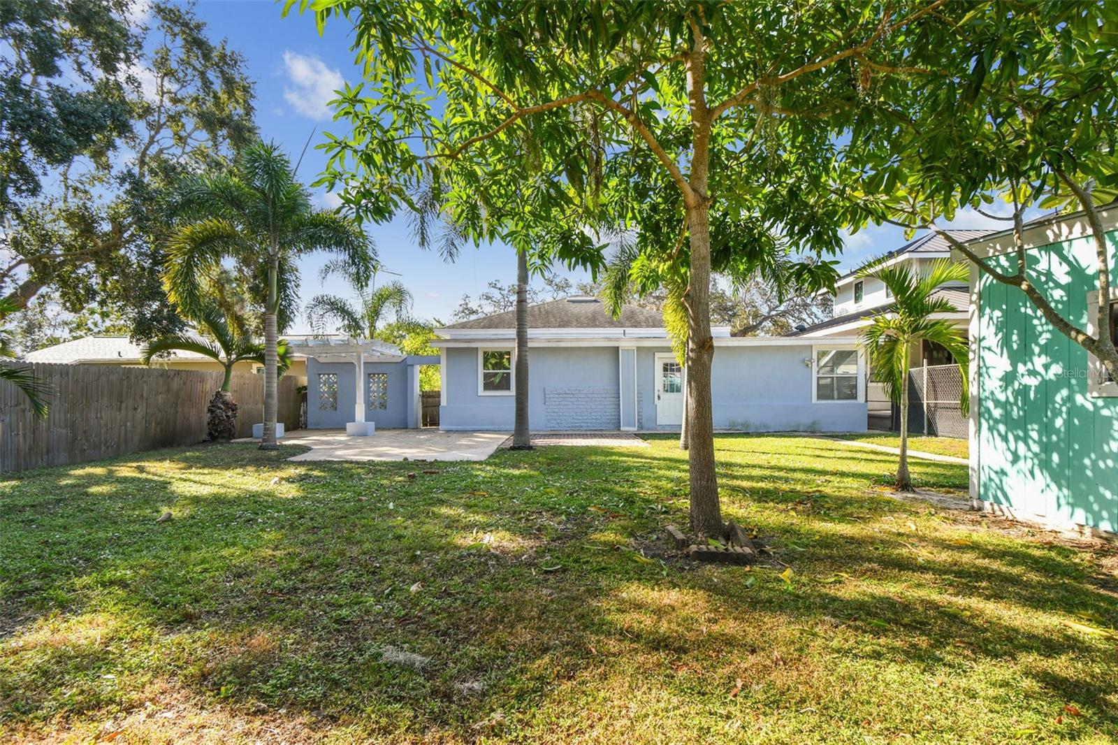 Listing photo id 51 for 735 2nd Street N