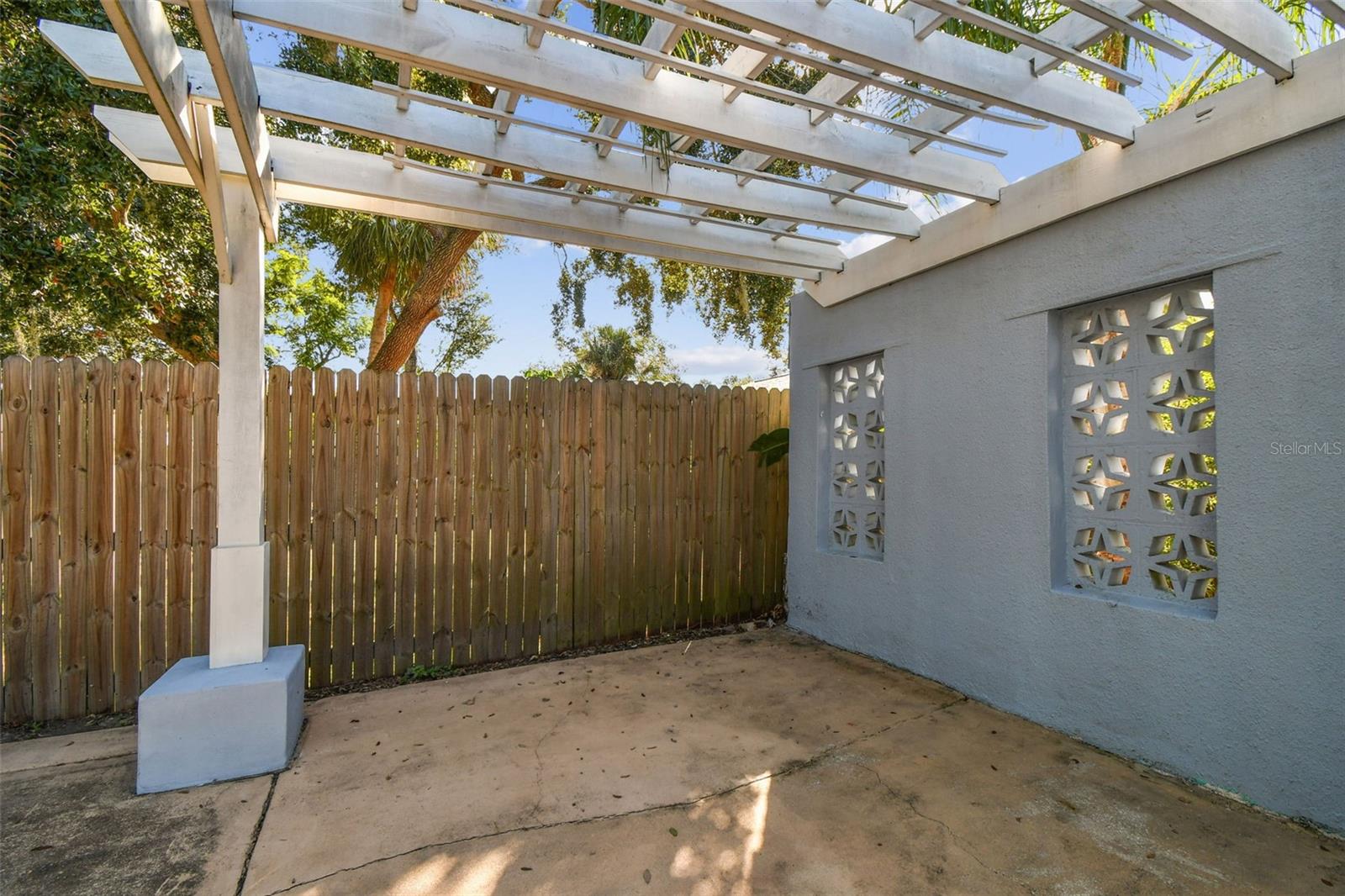 Listing photo id 52 for 735 2nd Street N