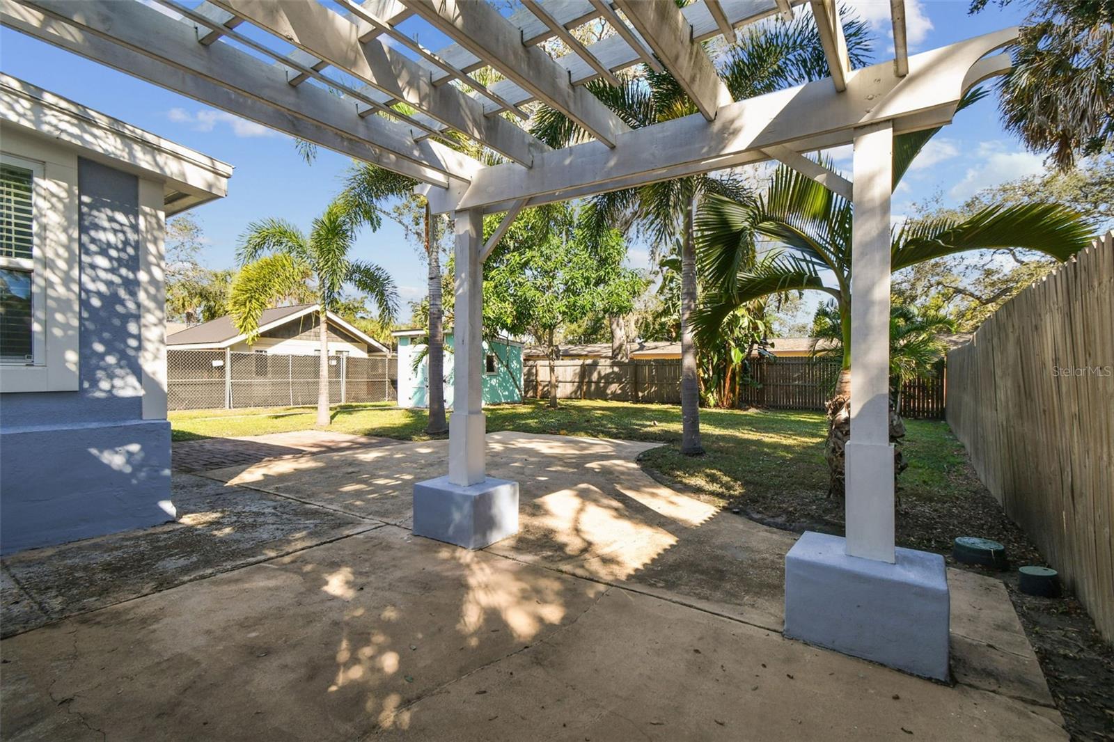Listing photo id 53 for 735 2nd Street N