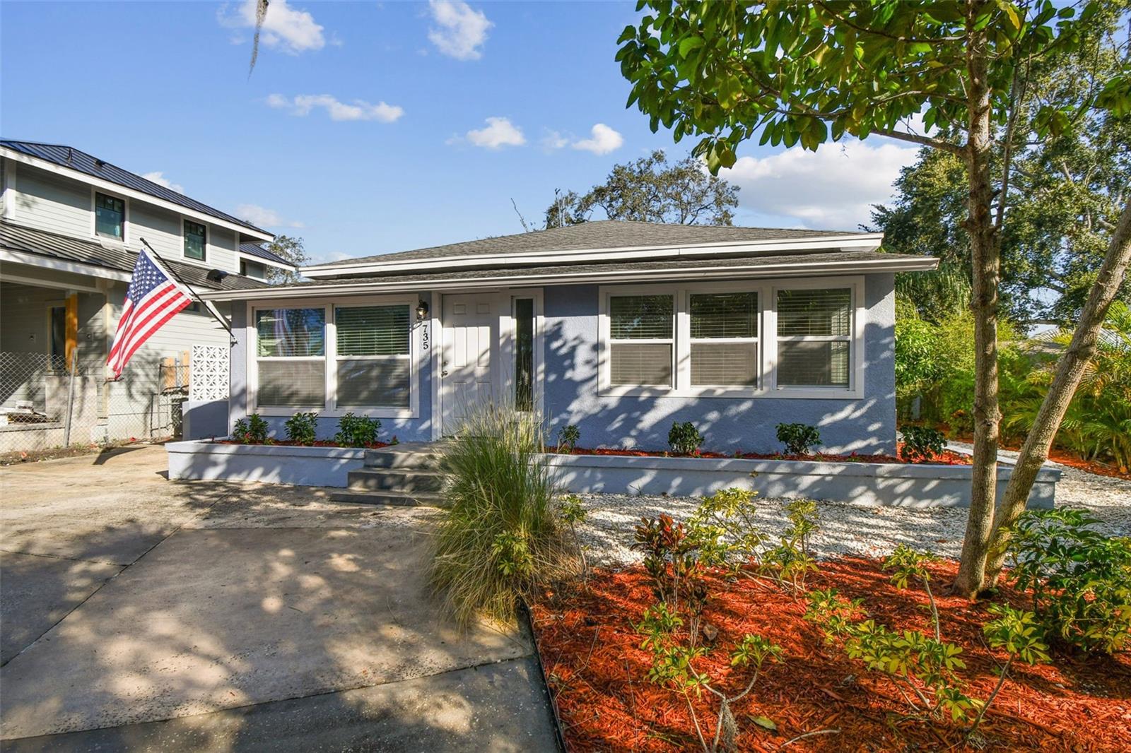 Listing photo id 7 for 735 2nd Street N