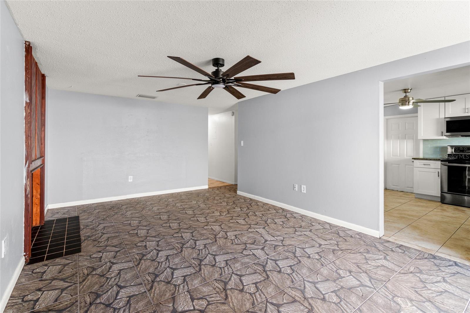 Image 14 of 27 For 6801 Dickinson Court