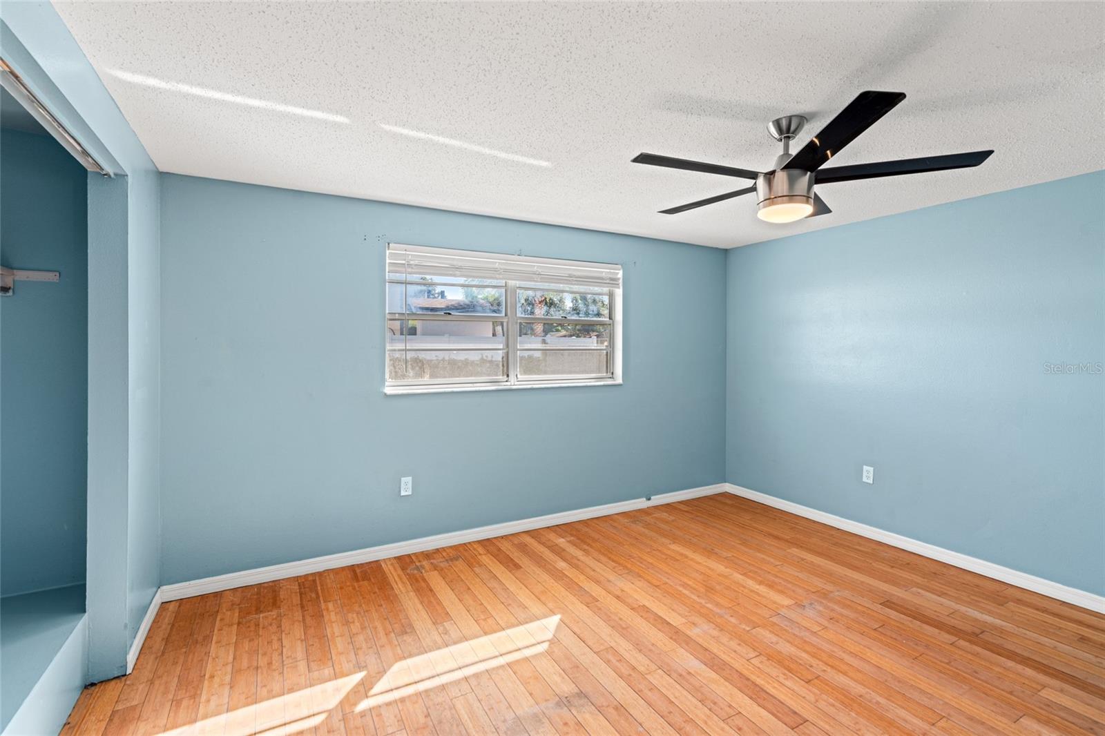 Image 18 of 27 For 6801 Dickinson Court