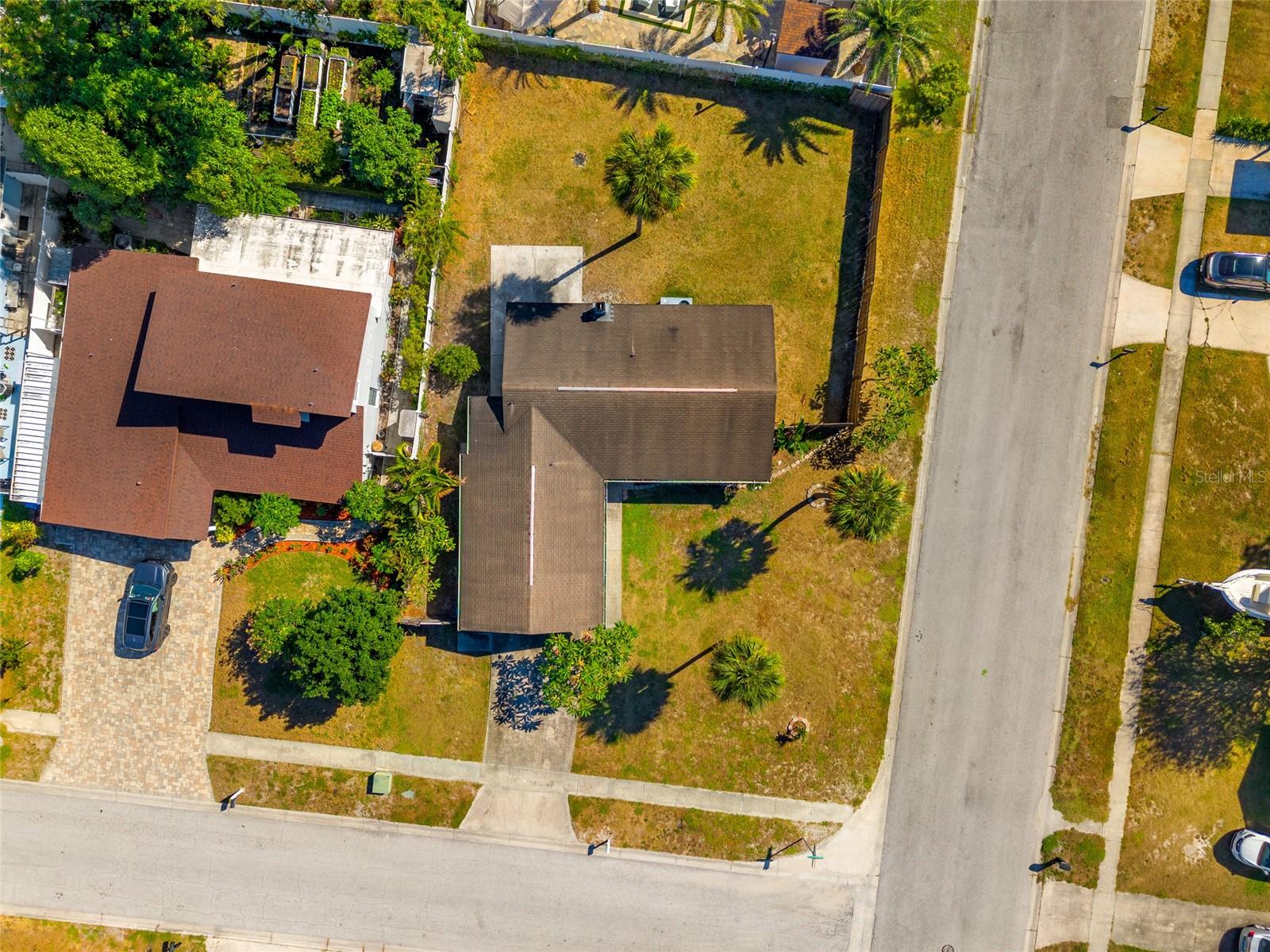 Image 24 of 27 For 6801 Dickinson Court