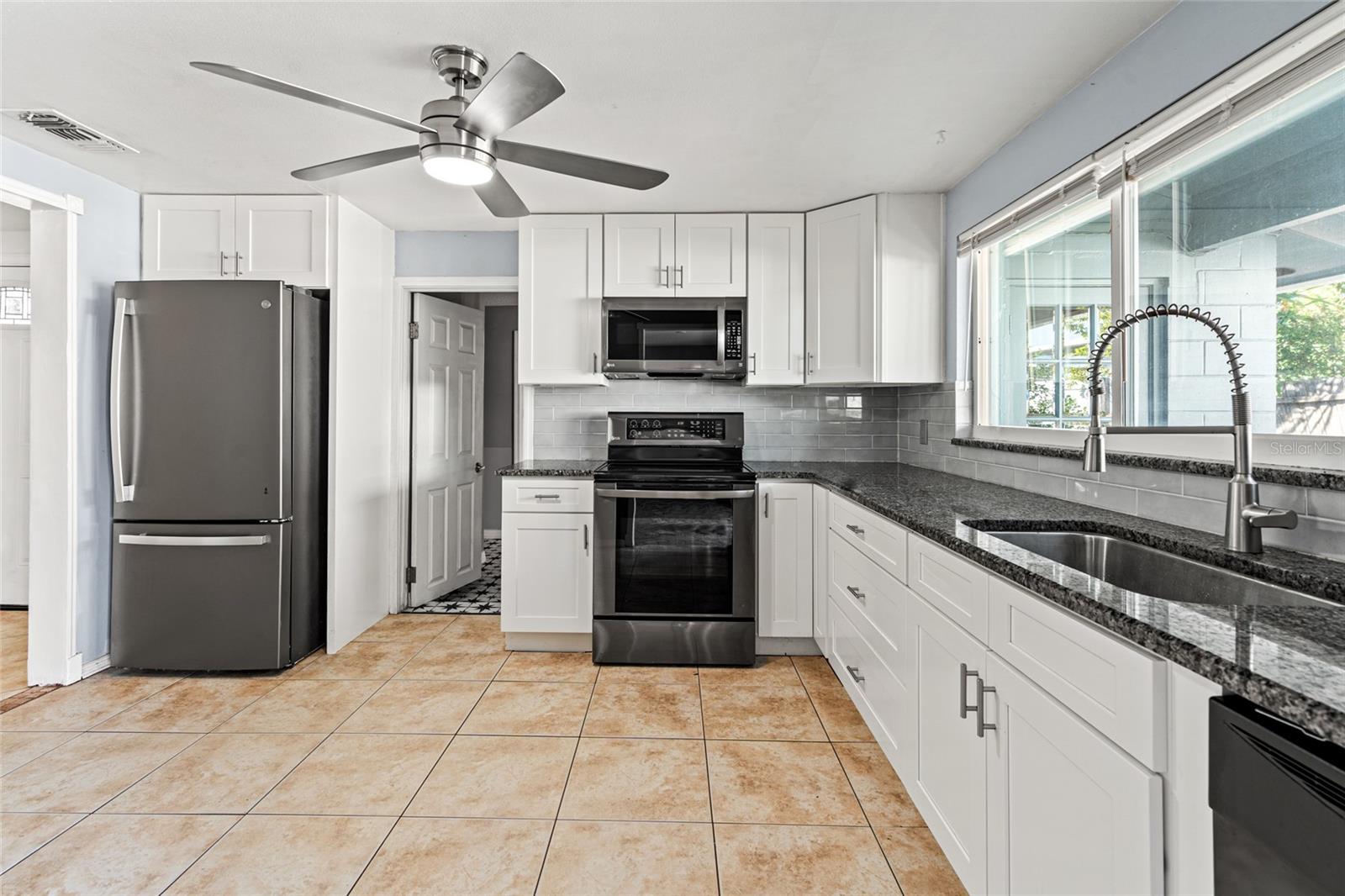 Image 9 of 27 For 6801 Dickinson Court