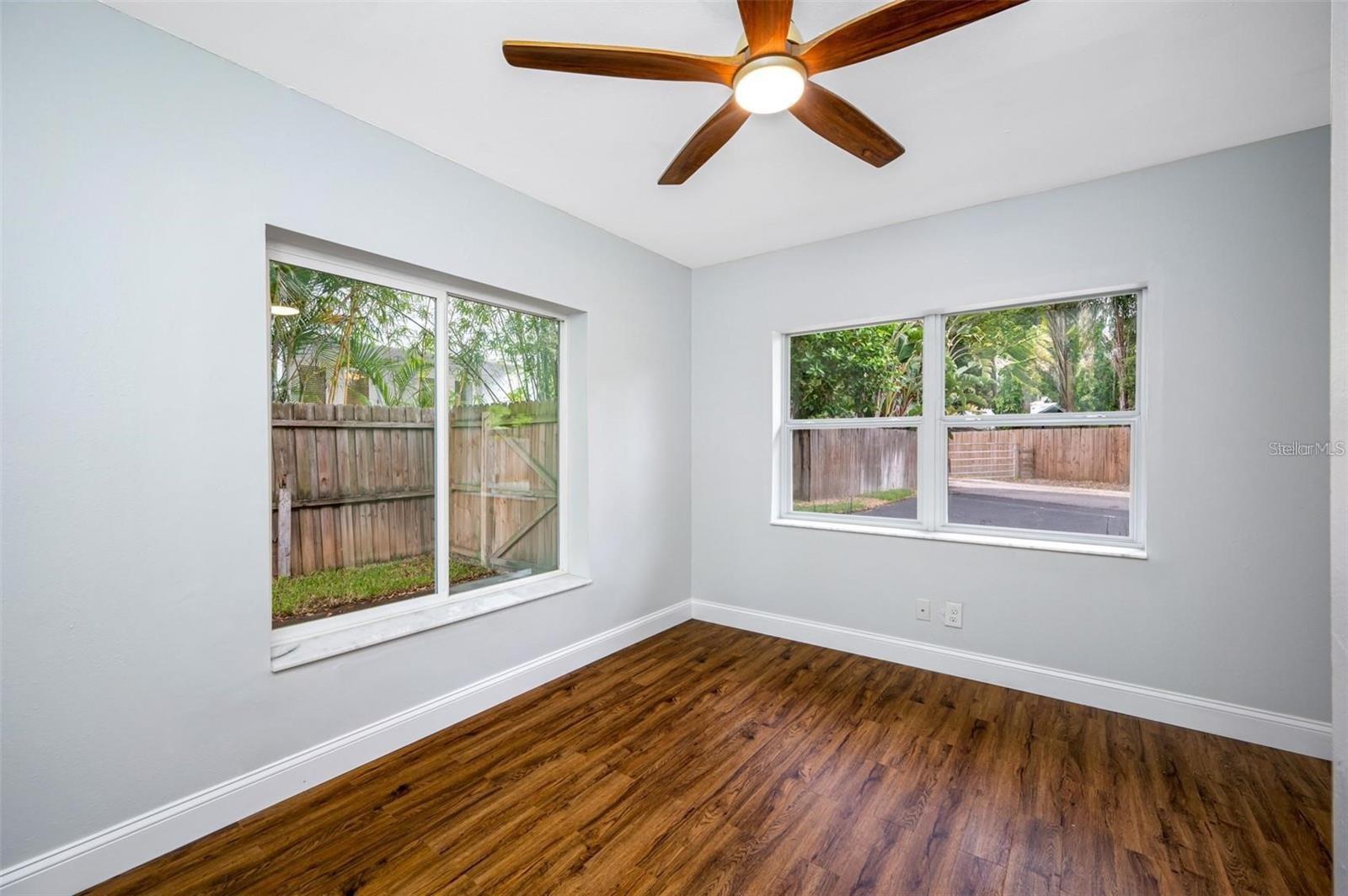 Image 21 of 25 For 2851 Bay Avenue
