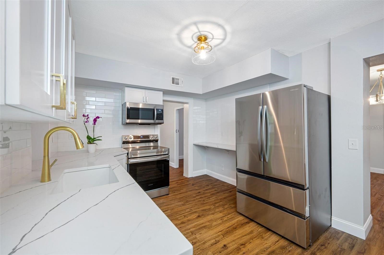 Image 3 of 25 For 2851 Bay Avenue
