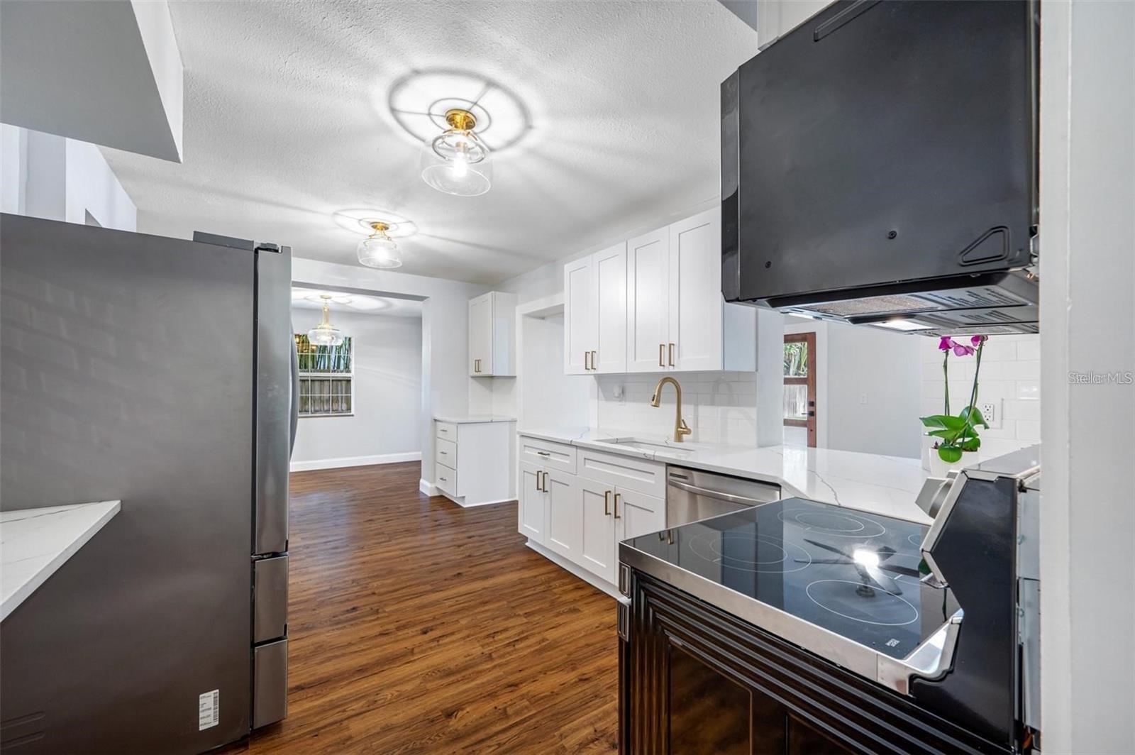 Image 4 of 25 For 2851 Bay Avenue