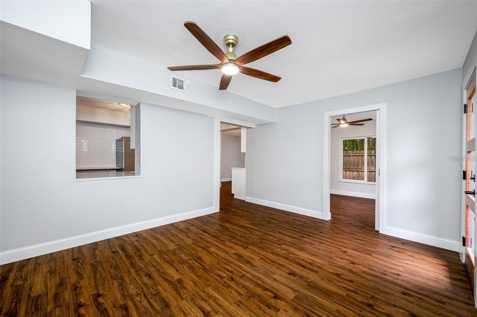 Image 7 of 25 For 2851 Bay Avenue