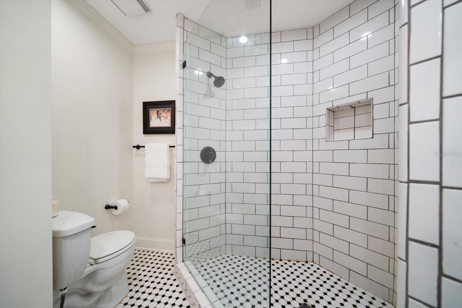 Image 21 of 43 For 409 Erie Avenue