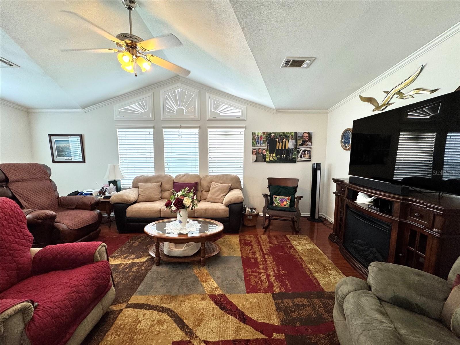 Image 11 of 36 For 420 49th Street E 153