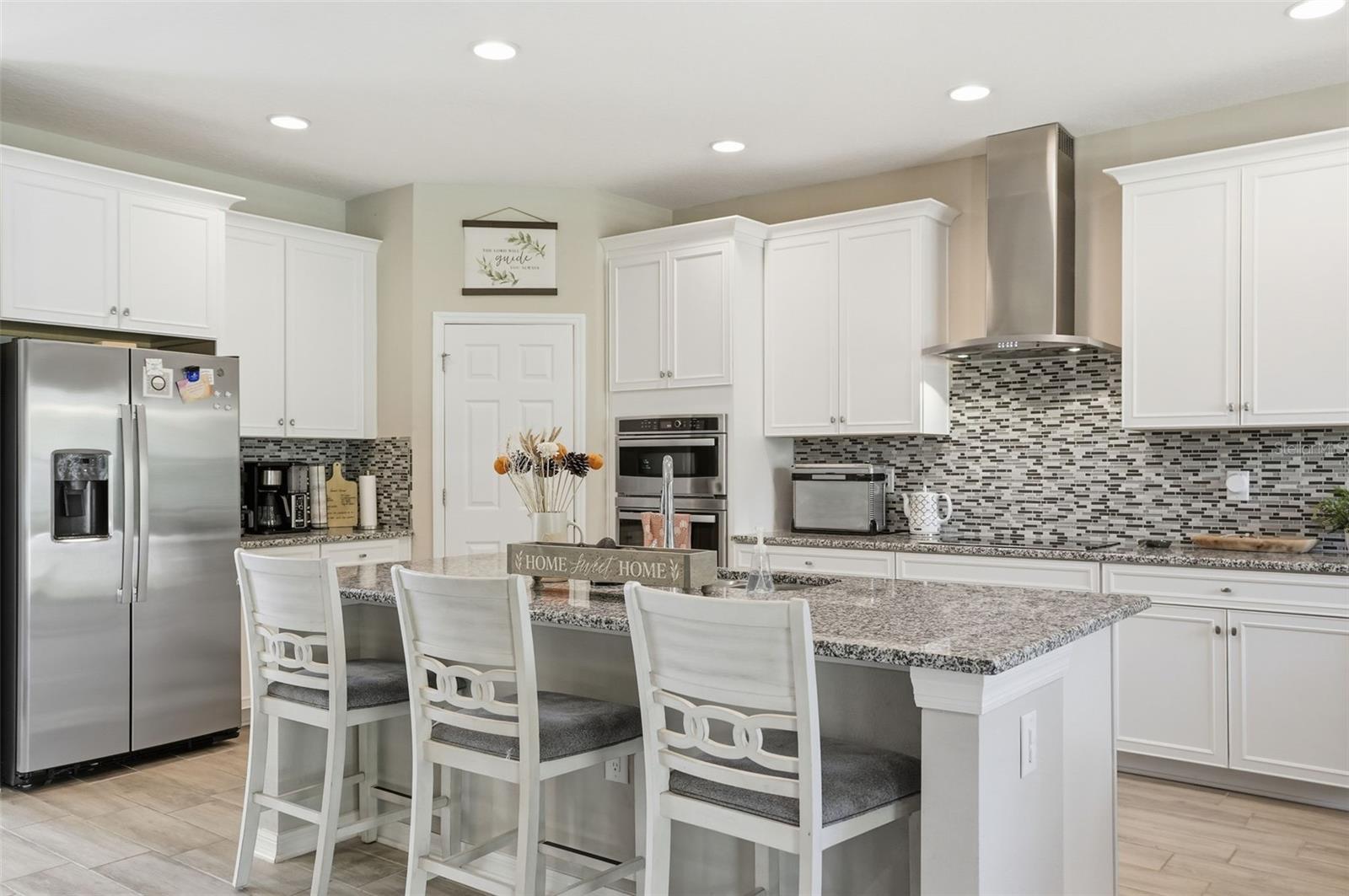 Listing photo id 9 for 18313 Porfirio Place