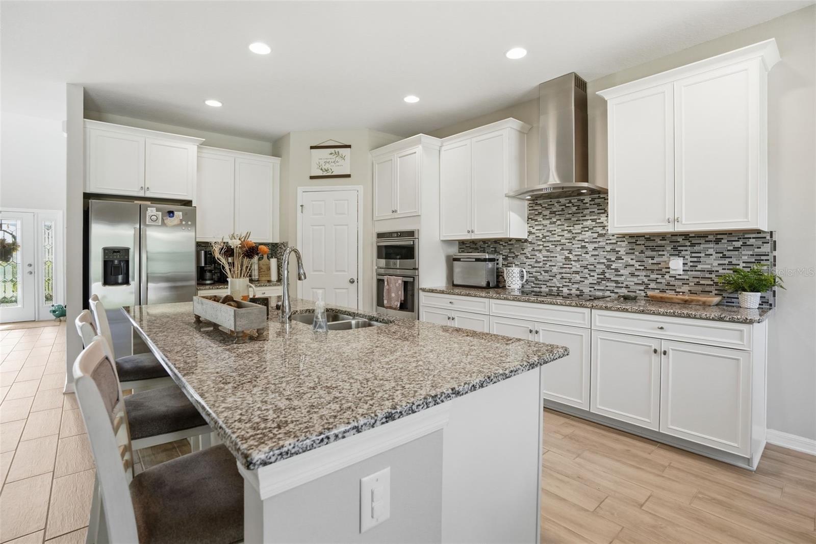 Listing photo id 10 for 18313 Porfirio Place