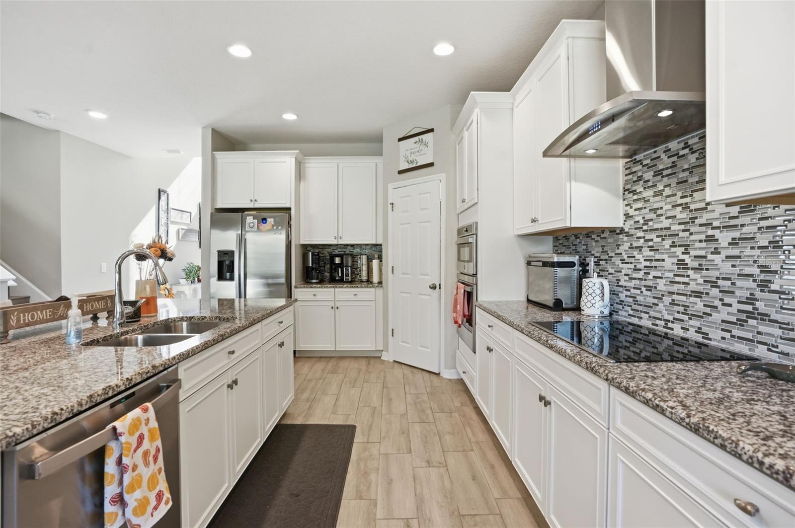 Listing photo id 11 for 18313 Porfirio Place