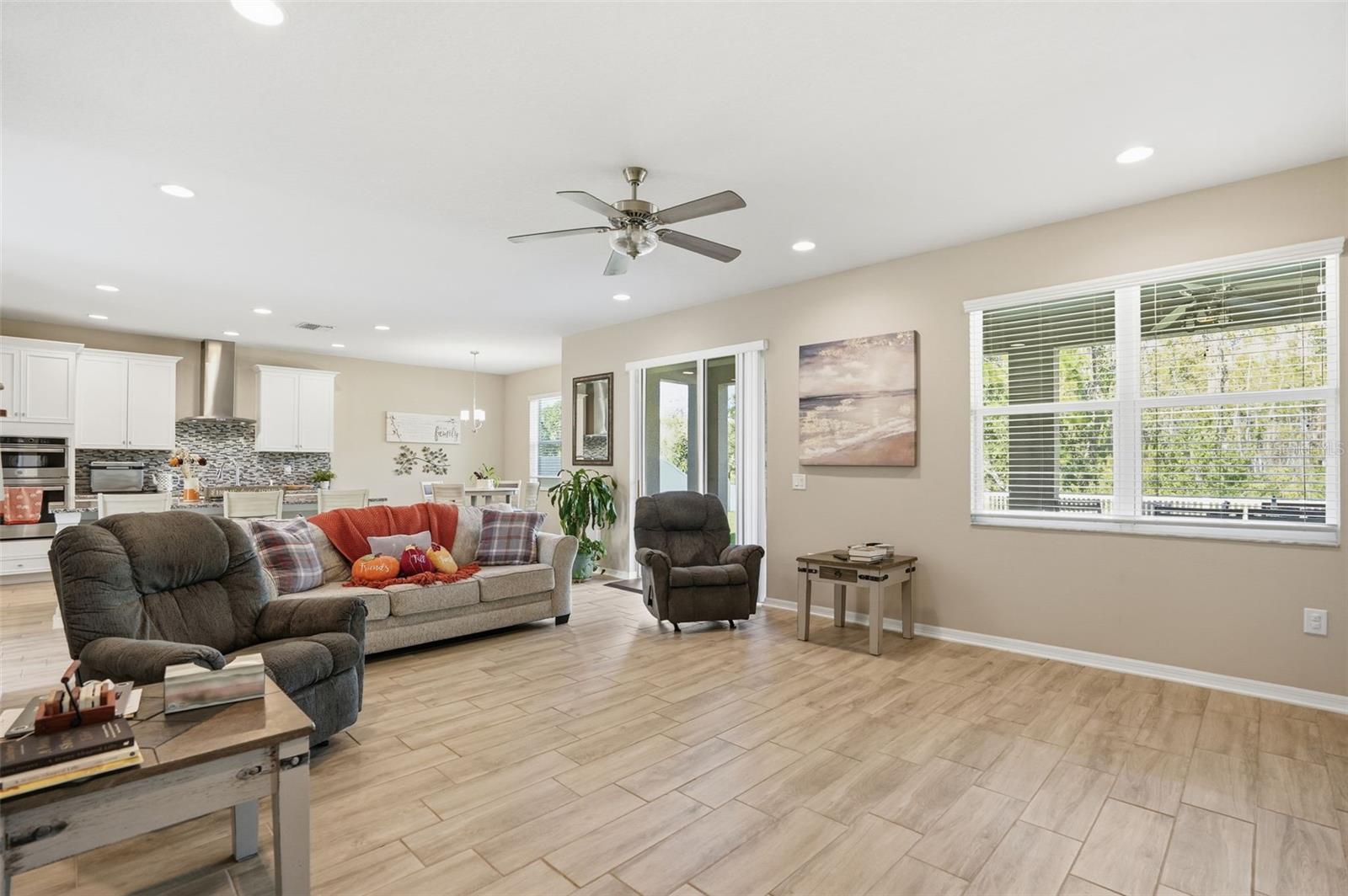 Listing photo id 19 for 18313 Porfirio Place