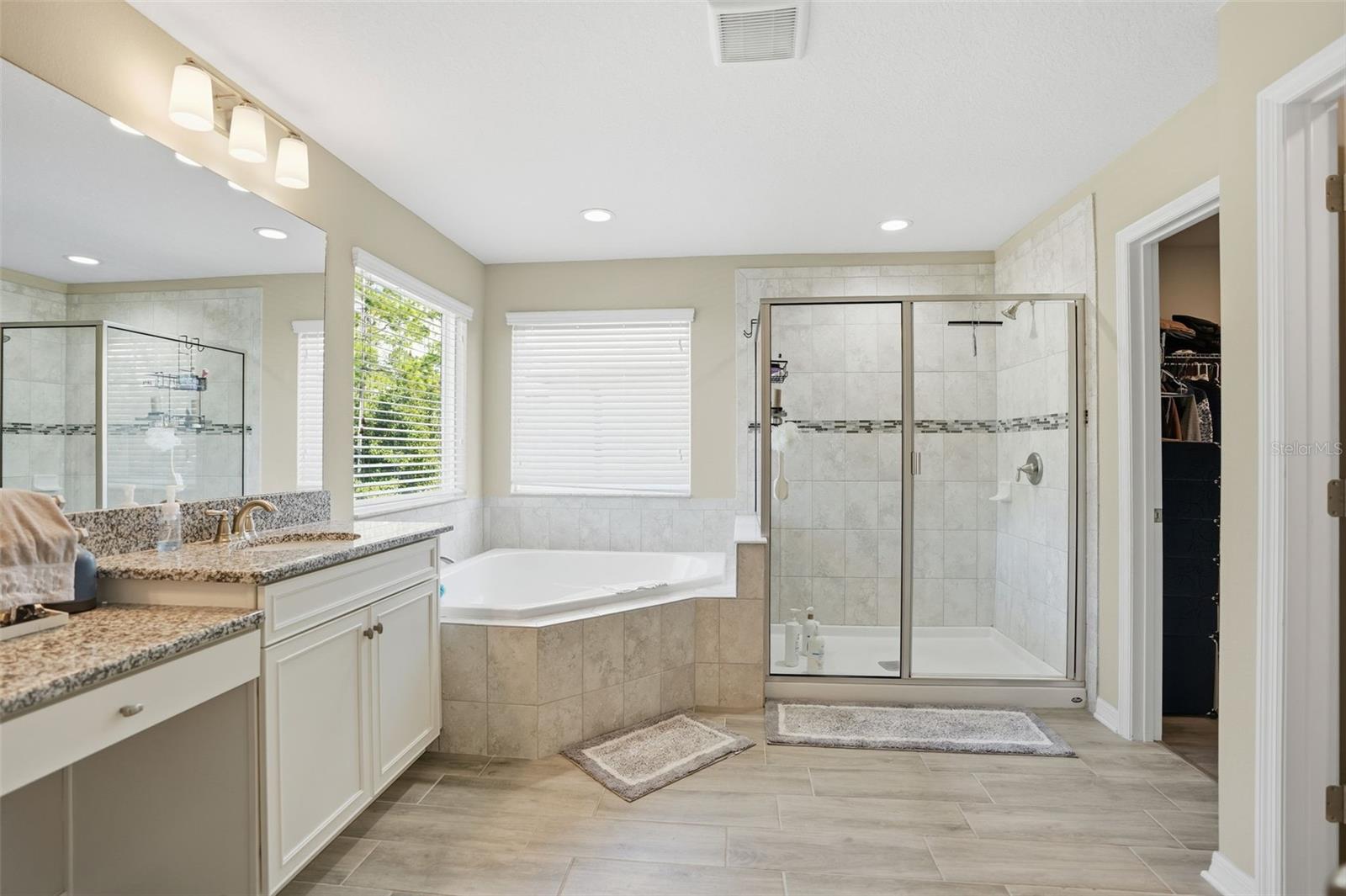 Listing photo id 28 for 18313 Porfirio Place