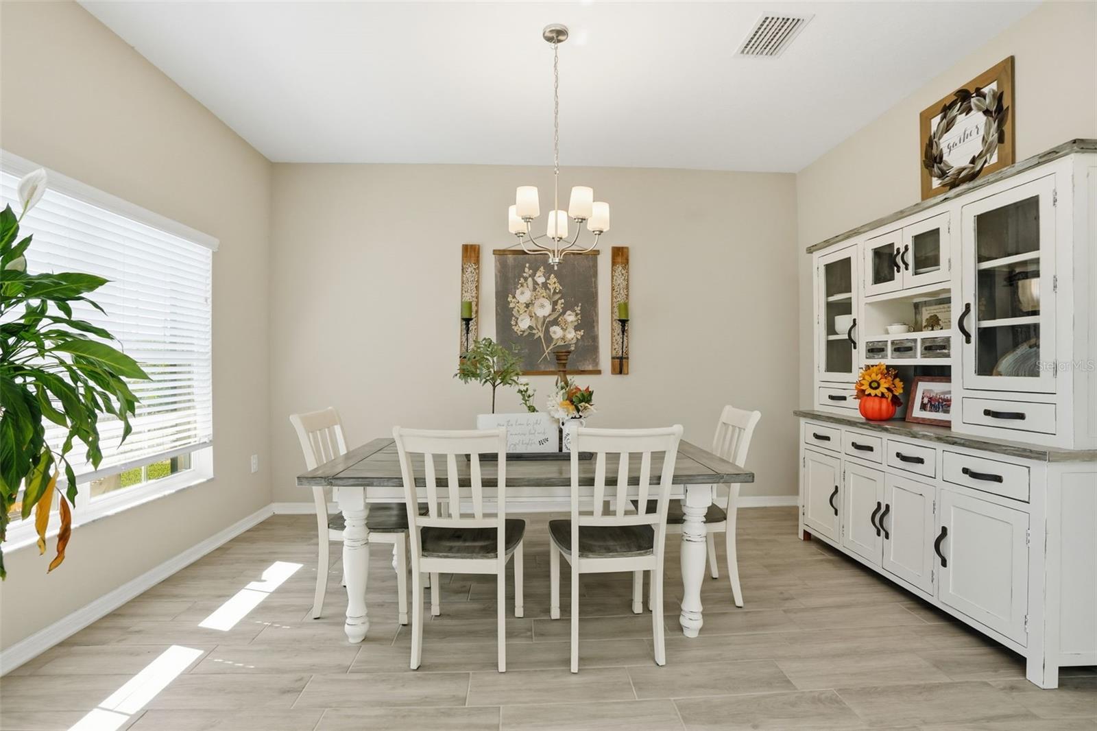 Listing photo id 5 for 18313 Porfirio Place
