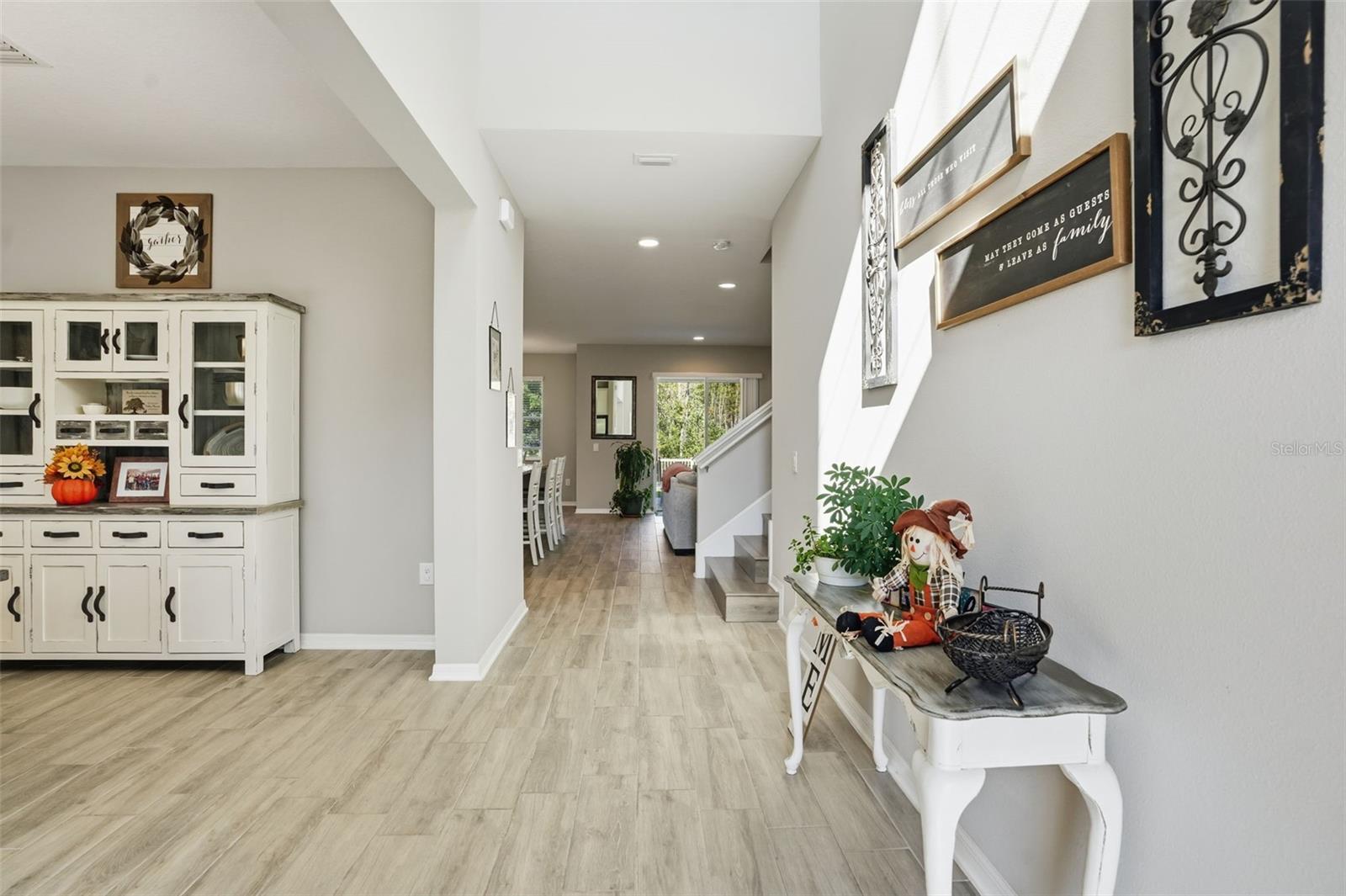 Listing photo id 6 for 18313 Porfirio Place