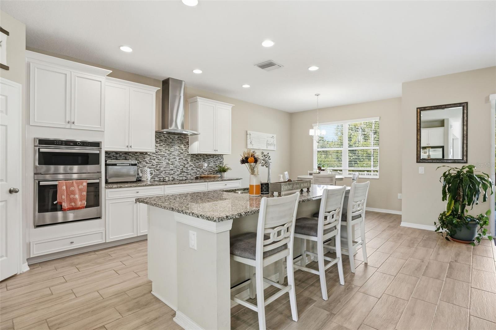 Listing photo id 7 for 18313 Porfirio Place