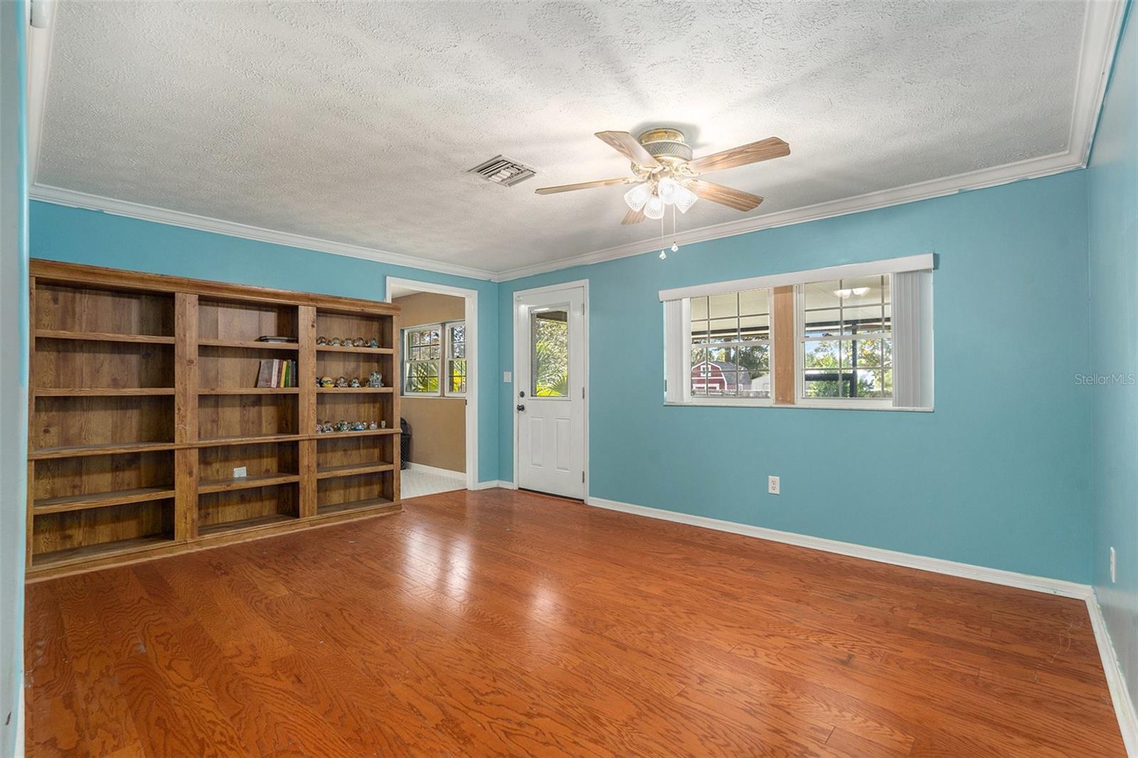 Image 15 of 30 For 9738 Ray Street