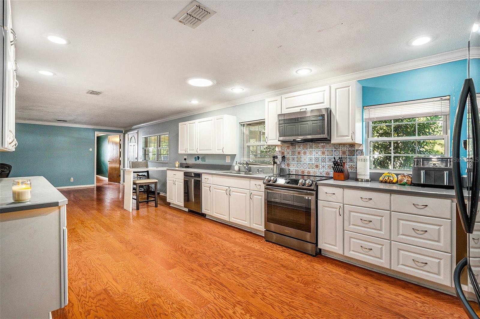 Image 7 of 30 For 9738 Ray Street