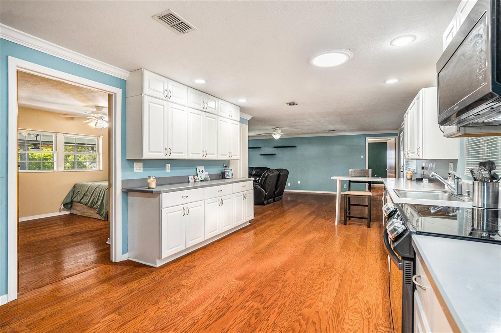 Image 9 of 30 For 9738 Ray Street