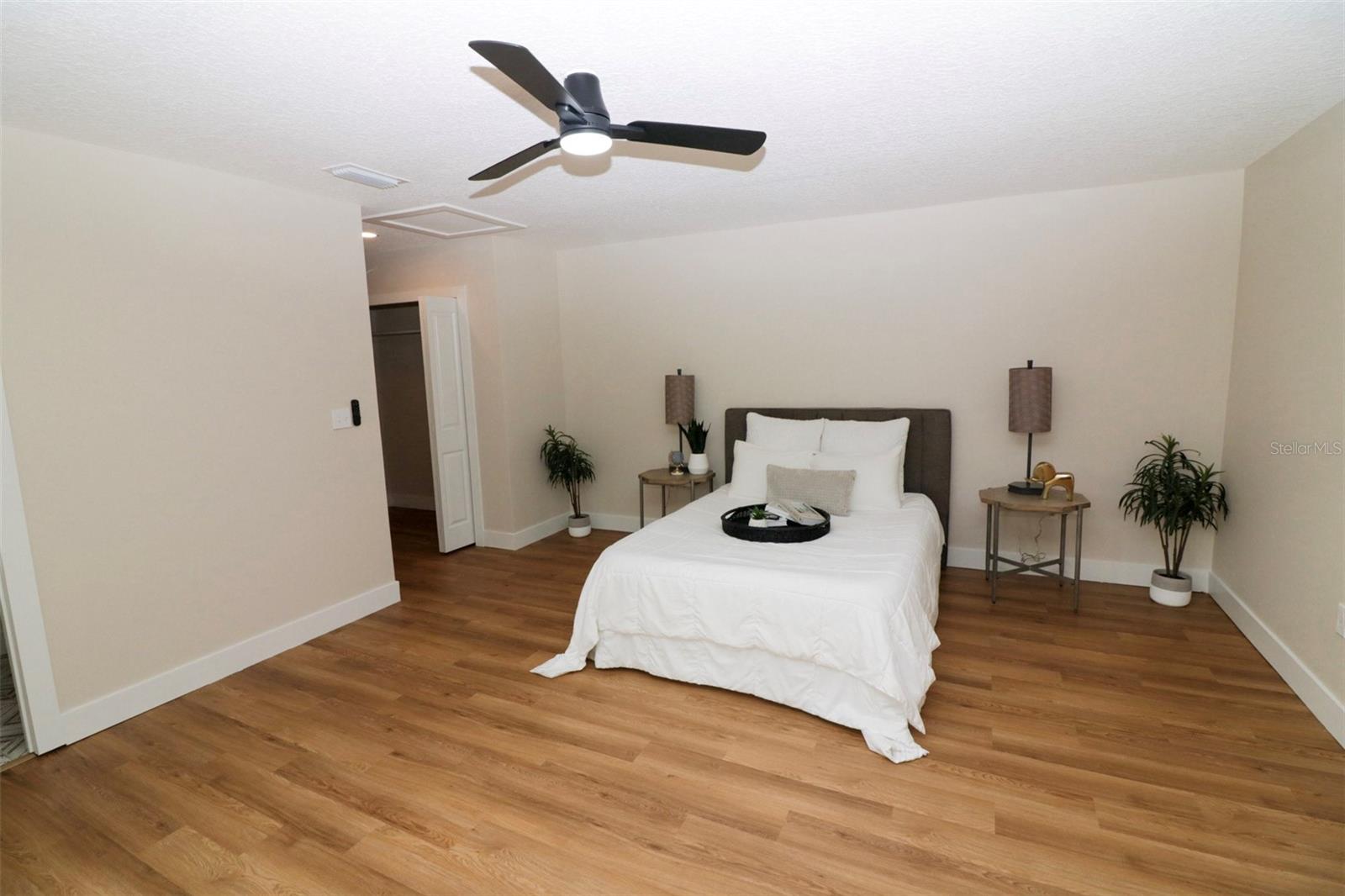 Image 22 of 60 For 918 Lambright Street