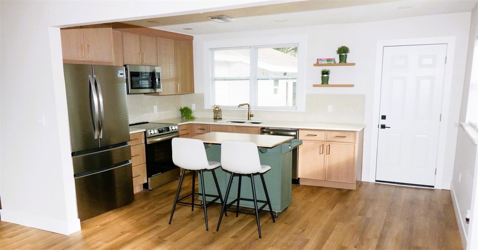 Image 5 of 60 For 918 Lambright Street