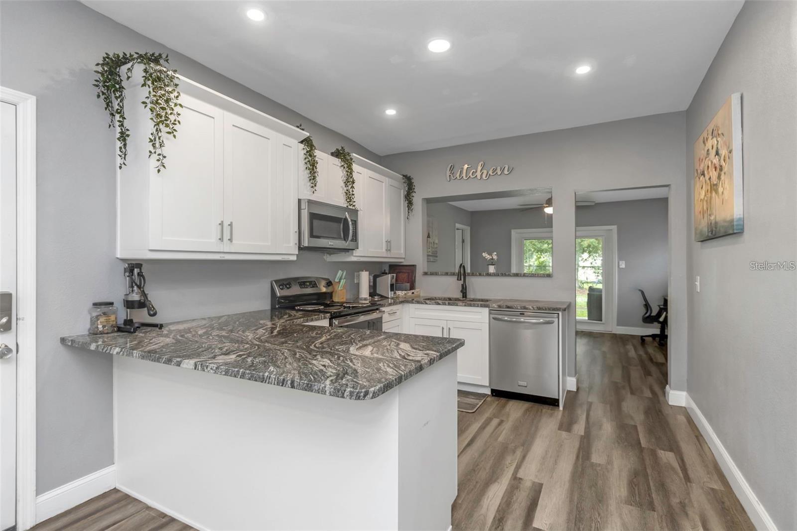 Image 19 of 44 For 206 Himes Avenue