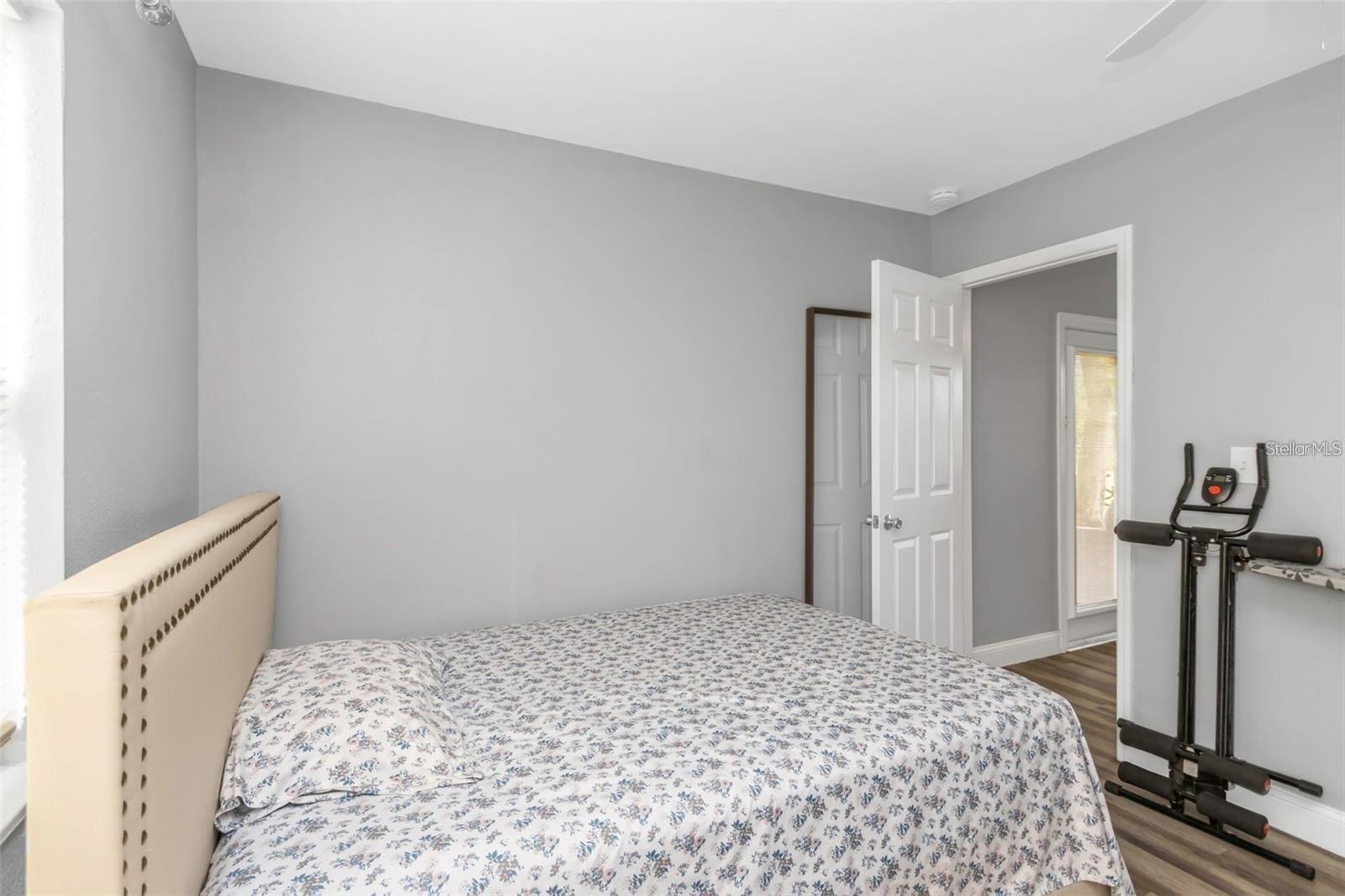 Image 7 of 44 For 206 Himes Avenue