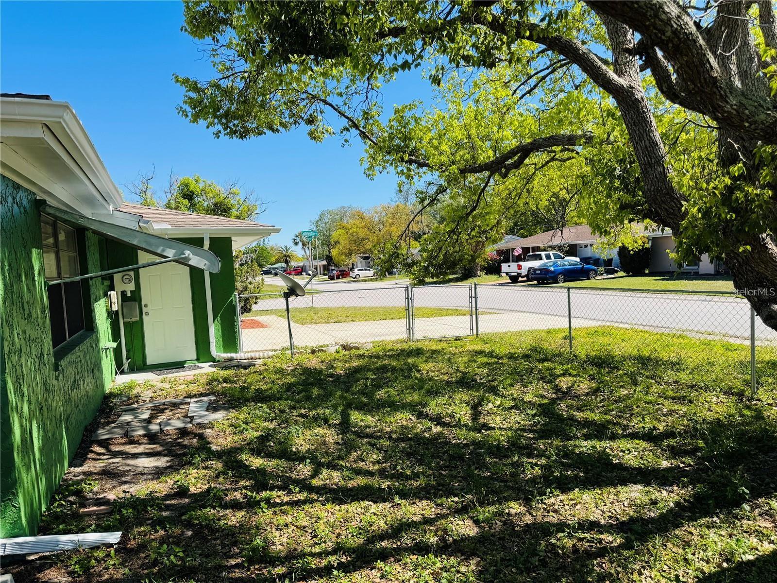 Image 19 of 23 For 7611 Summertree Lane