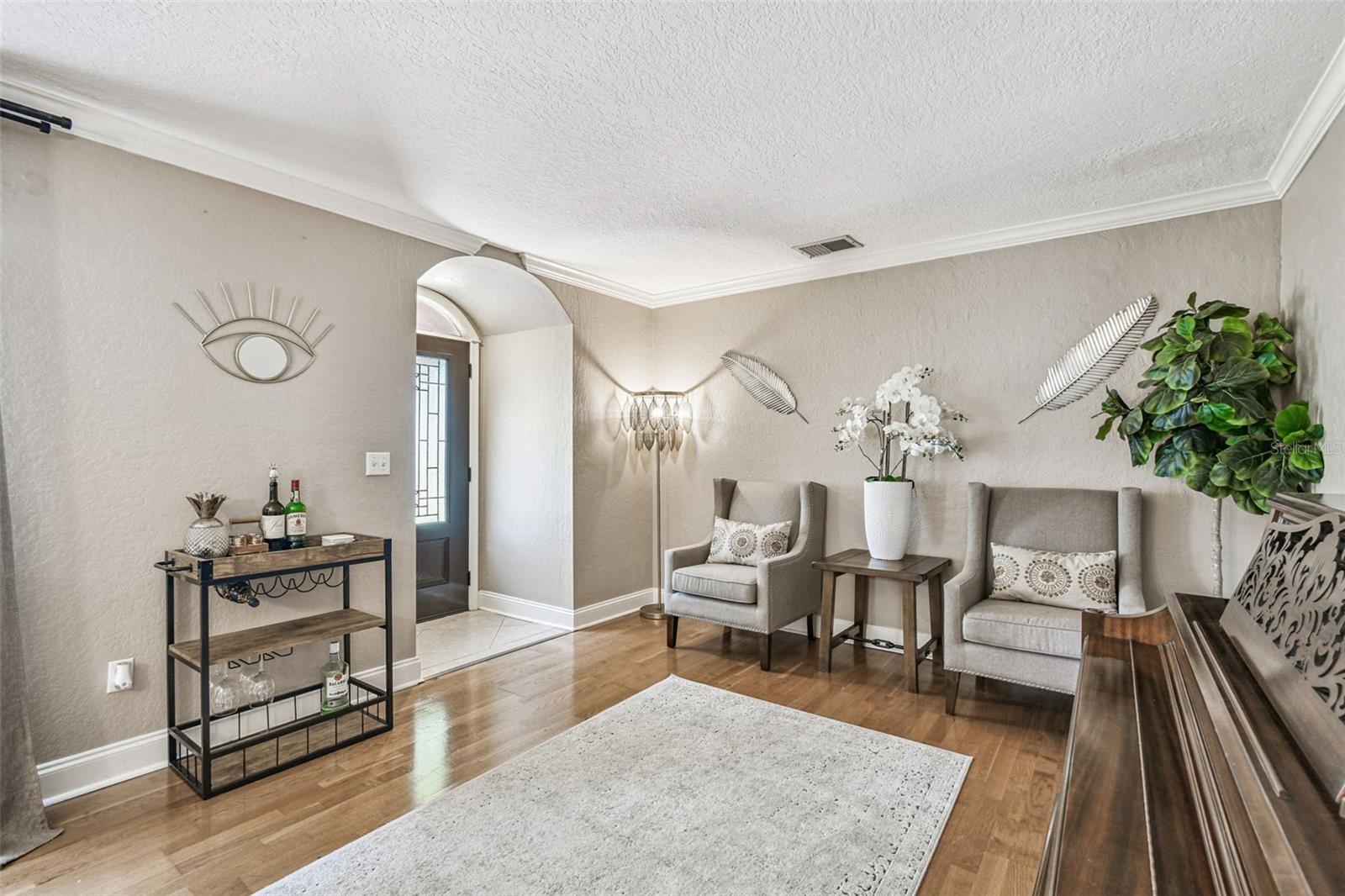 Listing photo id 10 for 207 Willowick Avenue