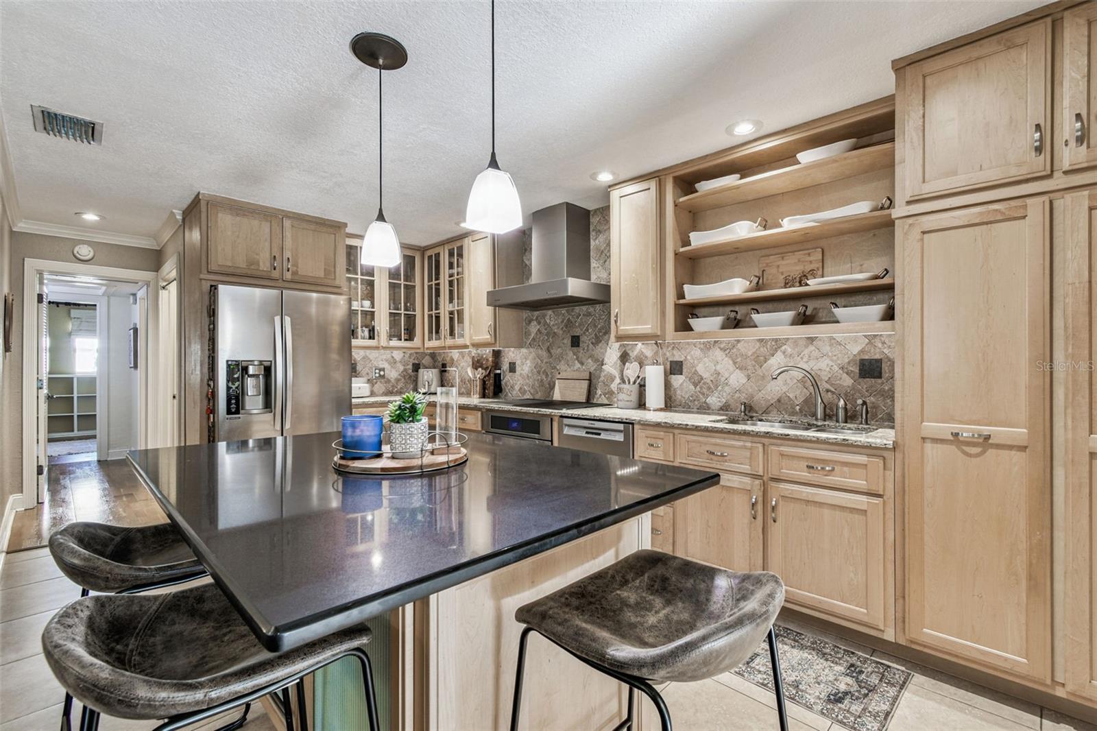 Listing photo id 18 for 207 Willowick Avenue