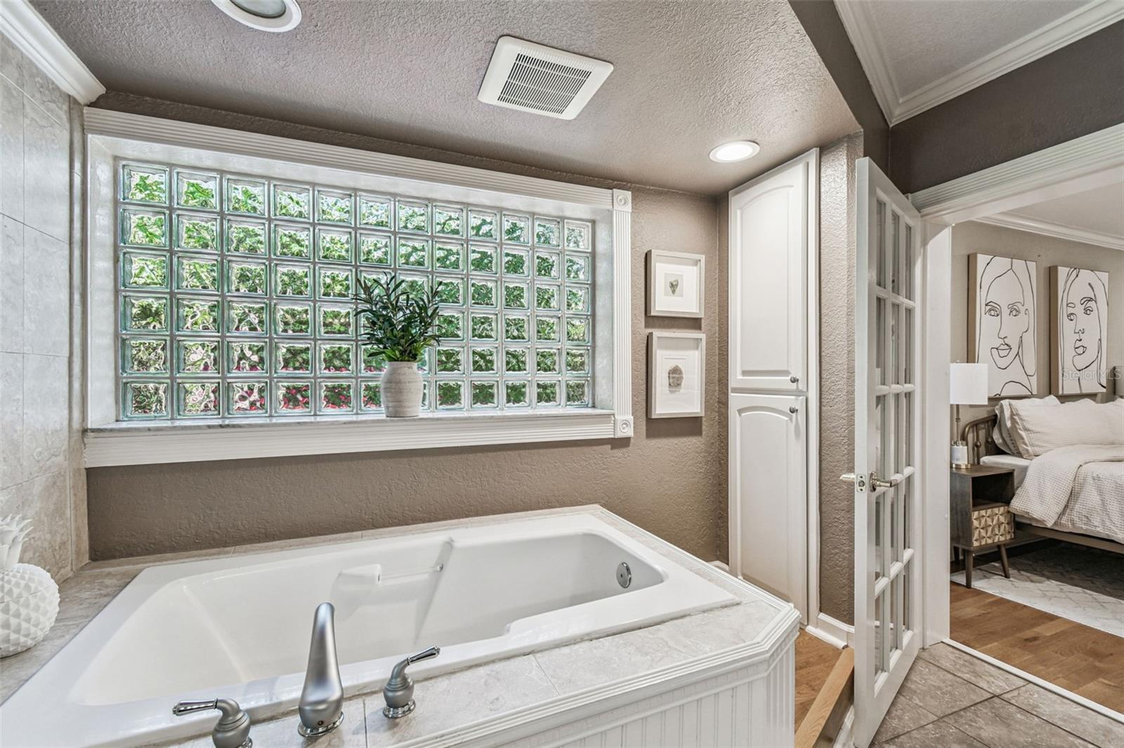 Listing photo id 28 for 207 Willowick Avenue