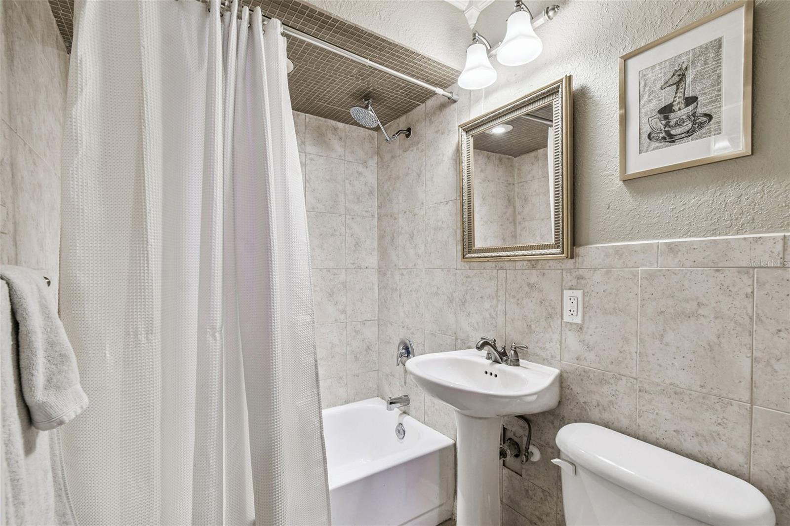 Listing photo id 34 for 207 Willowick Avenue