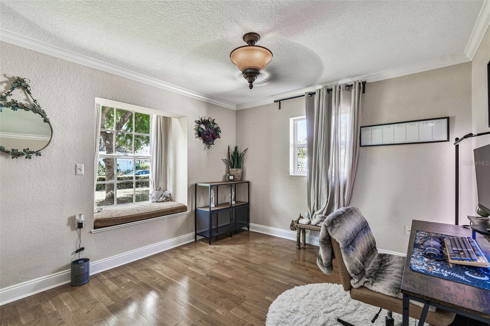 Listing photo id 35 for 207 Willowick Avenue