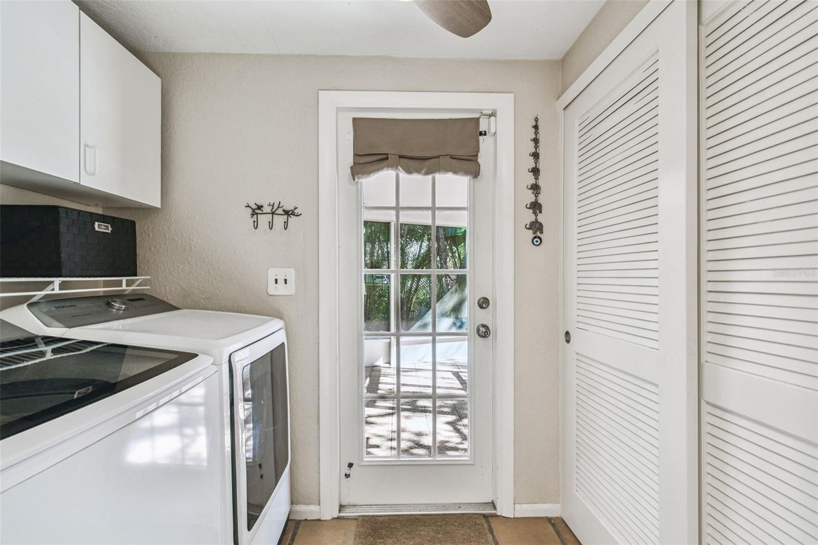 Listing photo id 37 for 207 Willowick Avenue