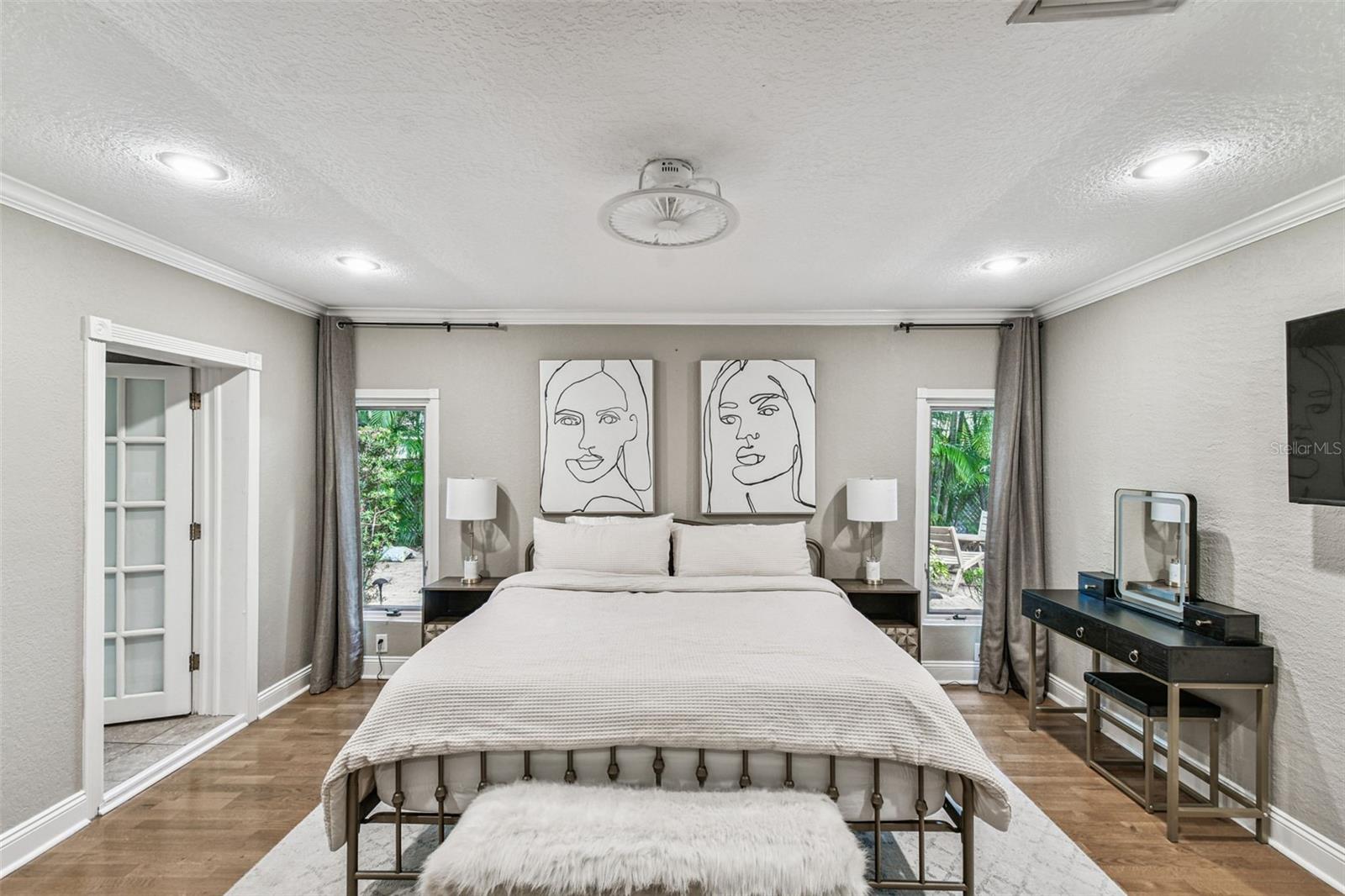 Listing photo id 2 for 207 Willowick Avenue