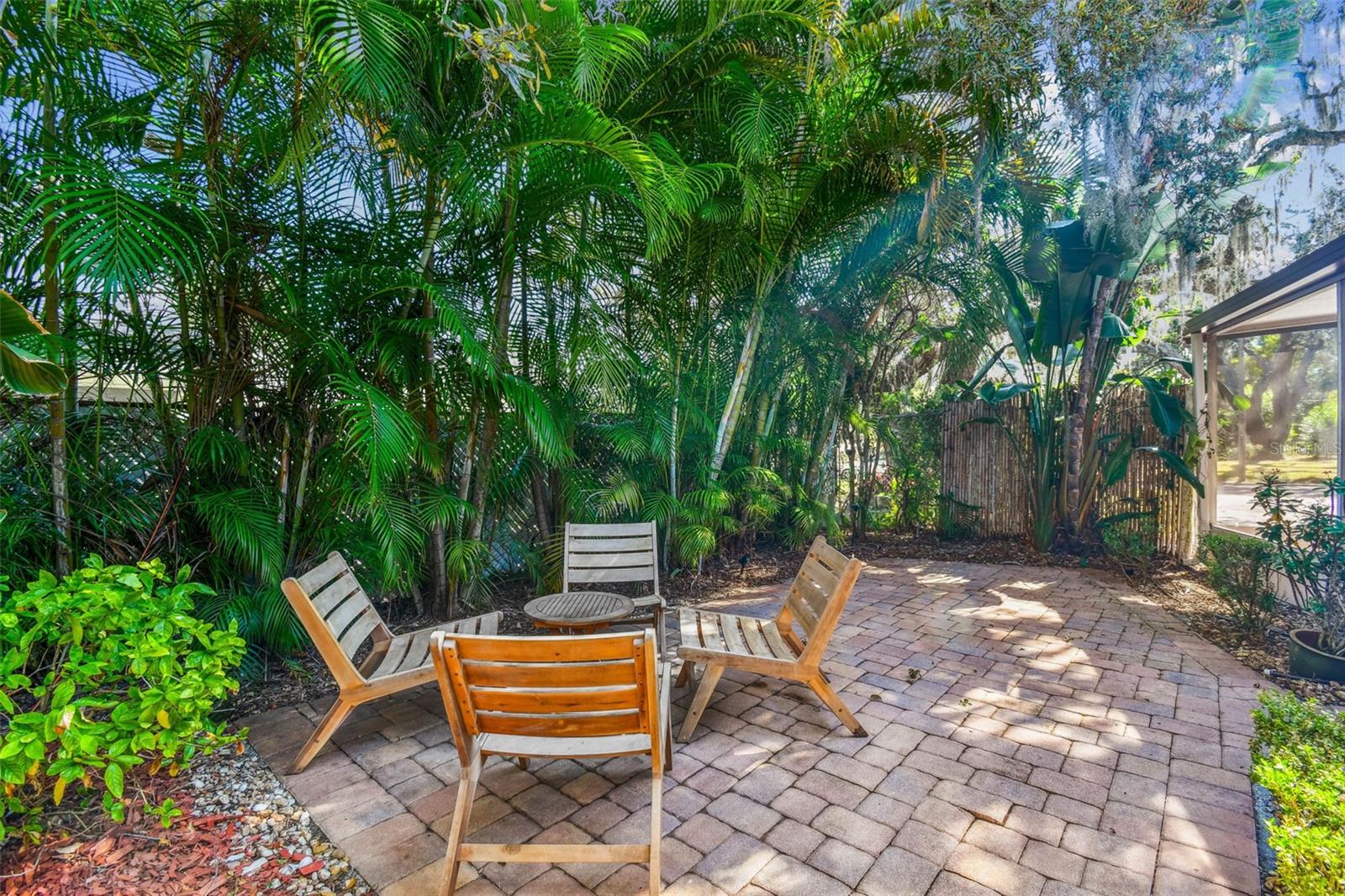 Listing photo id 40 for 207 Willowick Avenue