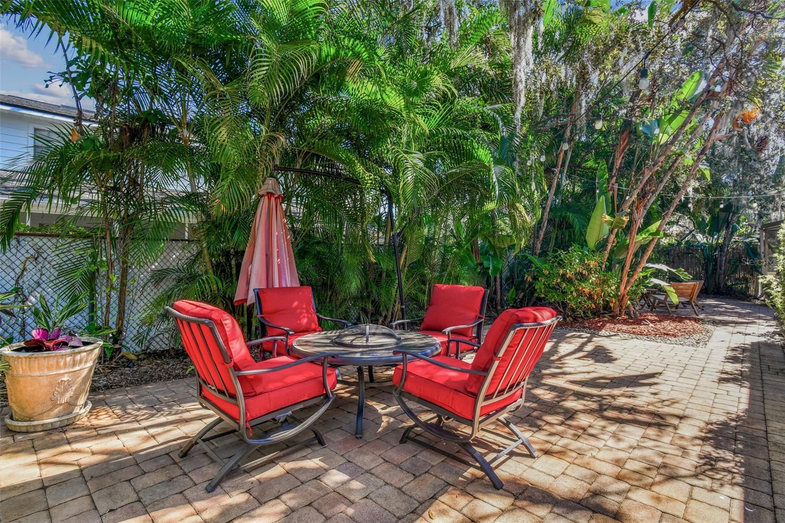 Listing photo id 41 for 207 Willowick Avenue