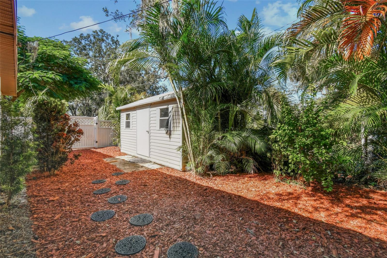 Listing photo id 43 for 207 Willowick Avenue