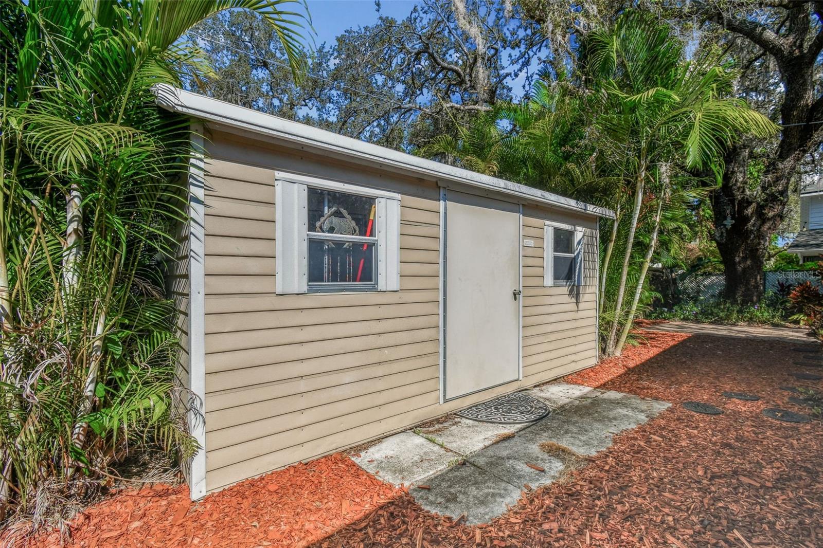 Listing photo id 44 for 207 Willowick Avenue