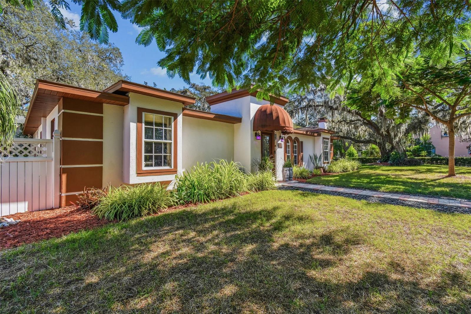 Listing photo id 47 for 207 Willowick Avenue