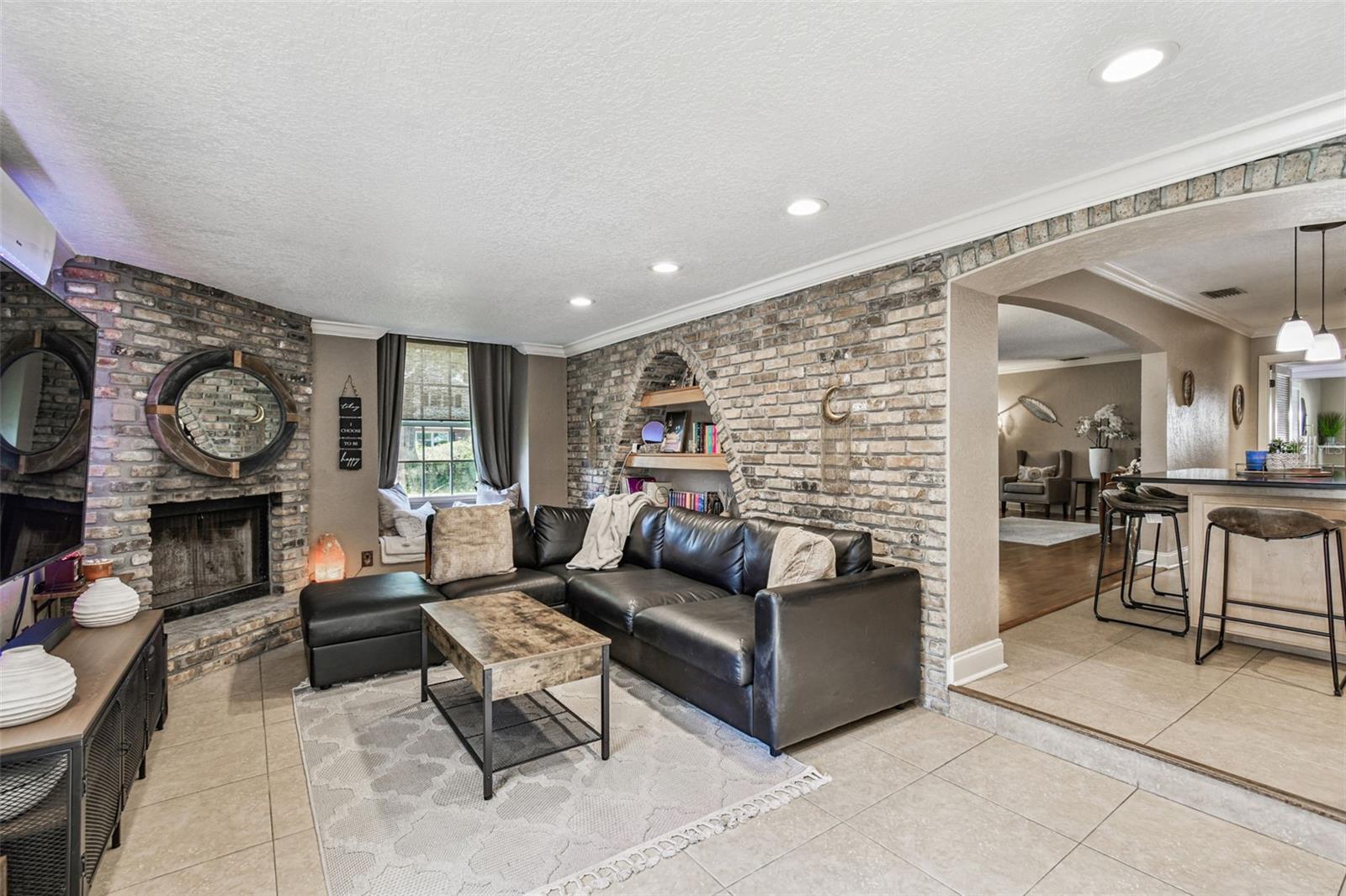 Listing photo id 4 for 207 Willowick Avenue