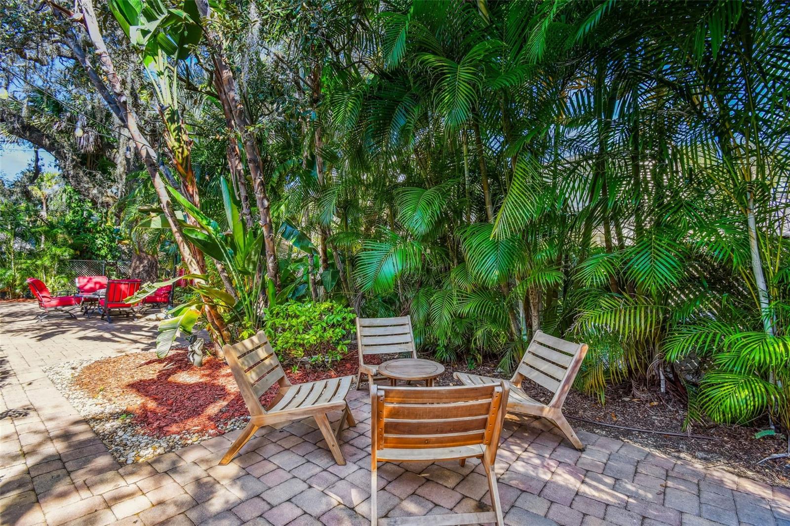 Listing photo id 5 for 207 Willowick Avenue