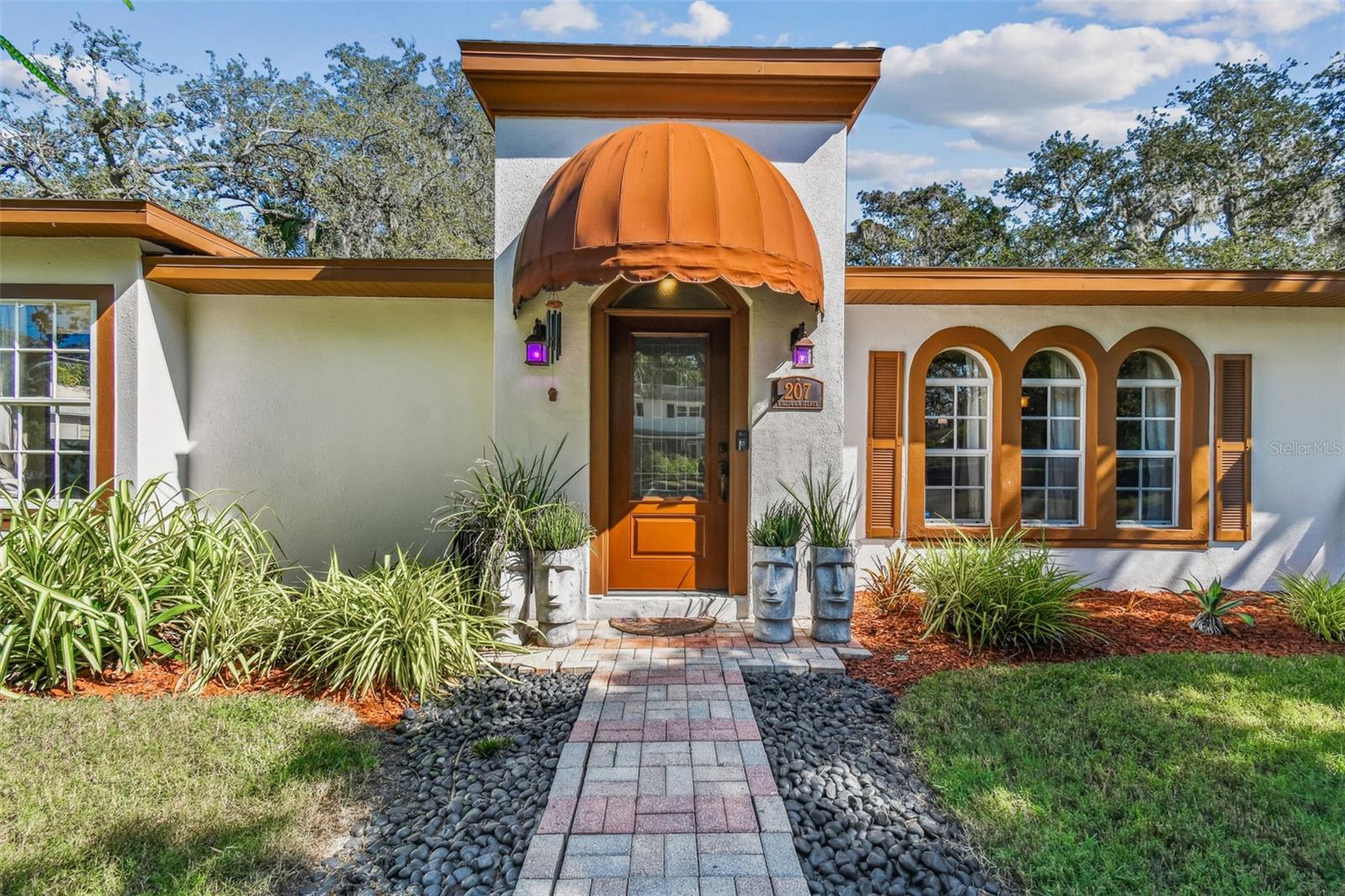 Listing photo id 7 for 207 Willowick Avenue