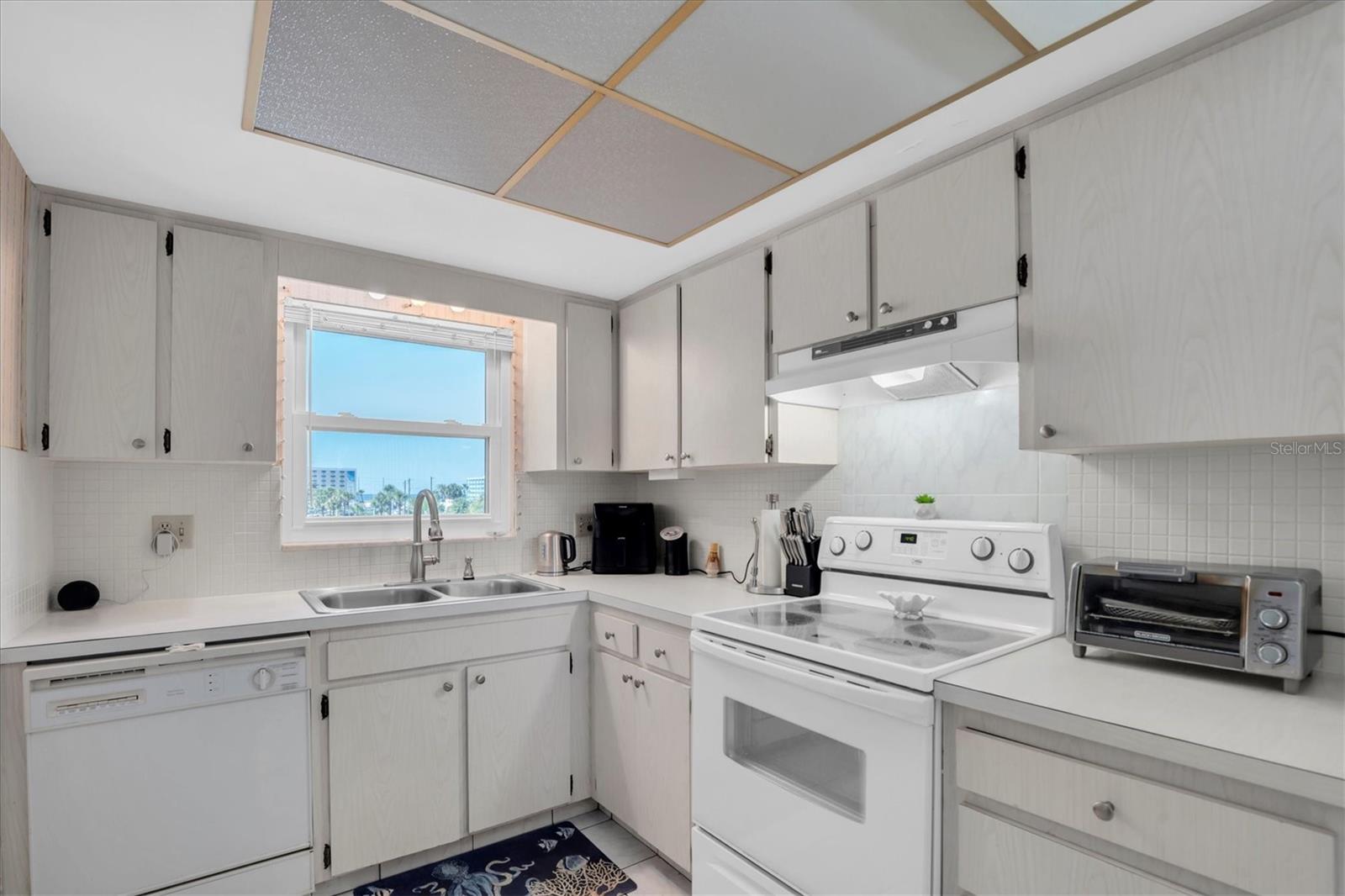 Image 13 of 26 For 5575 Gulf Boulevard 337