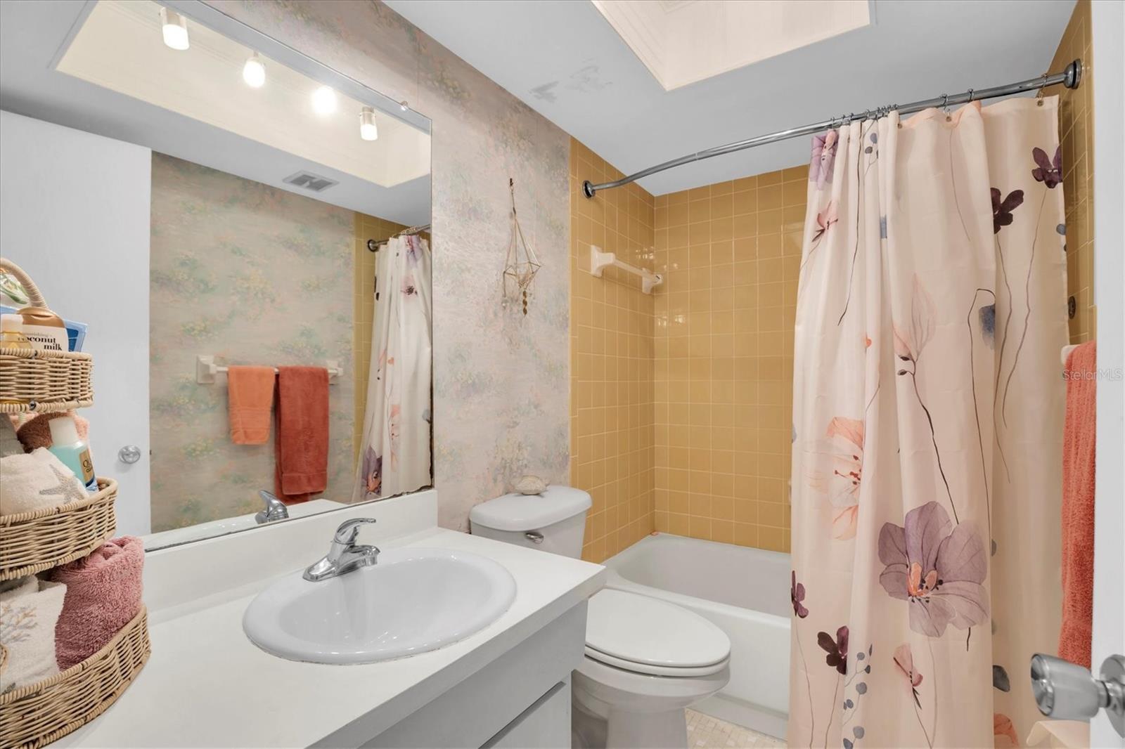 Image 18 of 26 For 5575 Gulf Boulevard 337