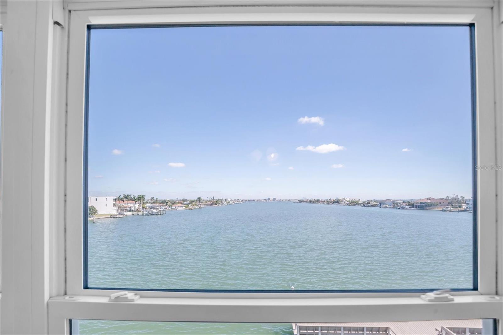 Image 9 of 26 For 5575 Gulf Boulevard 337