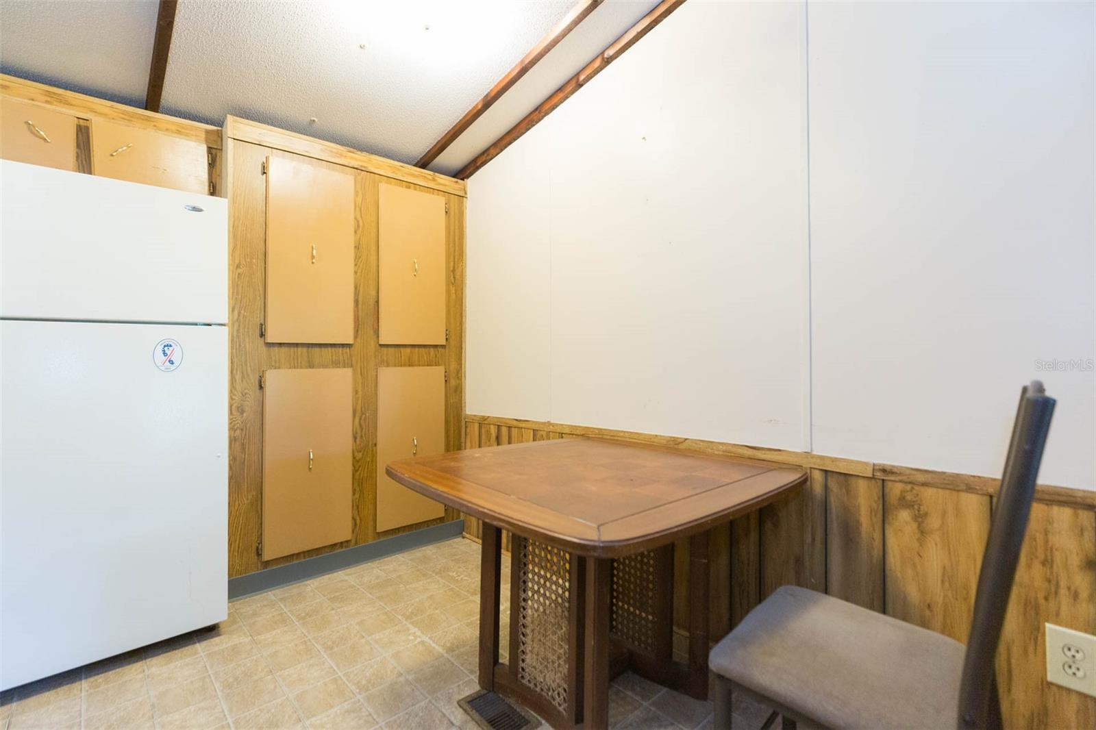 Listing photo id 12 for 11228 Marlborough Drive